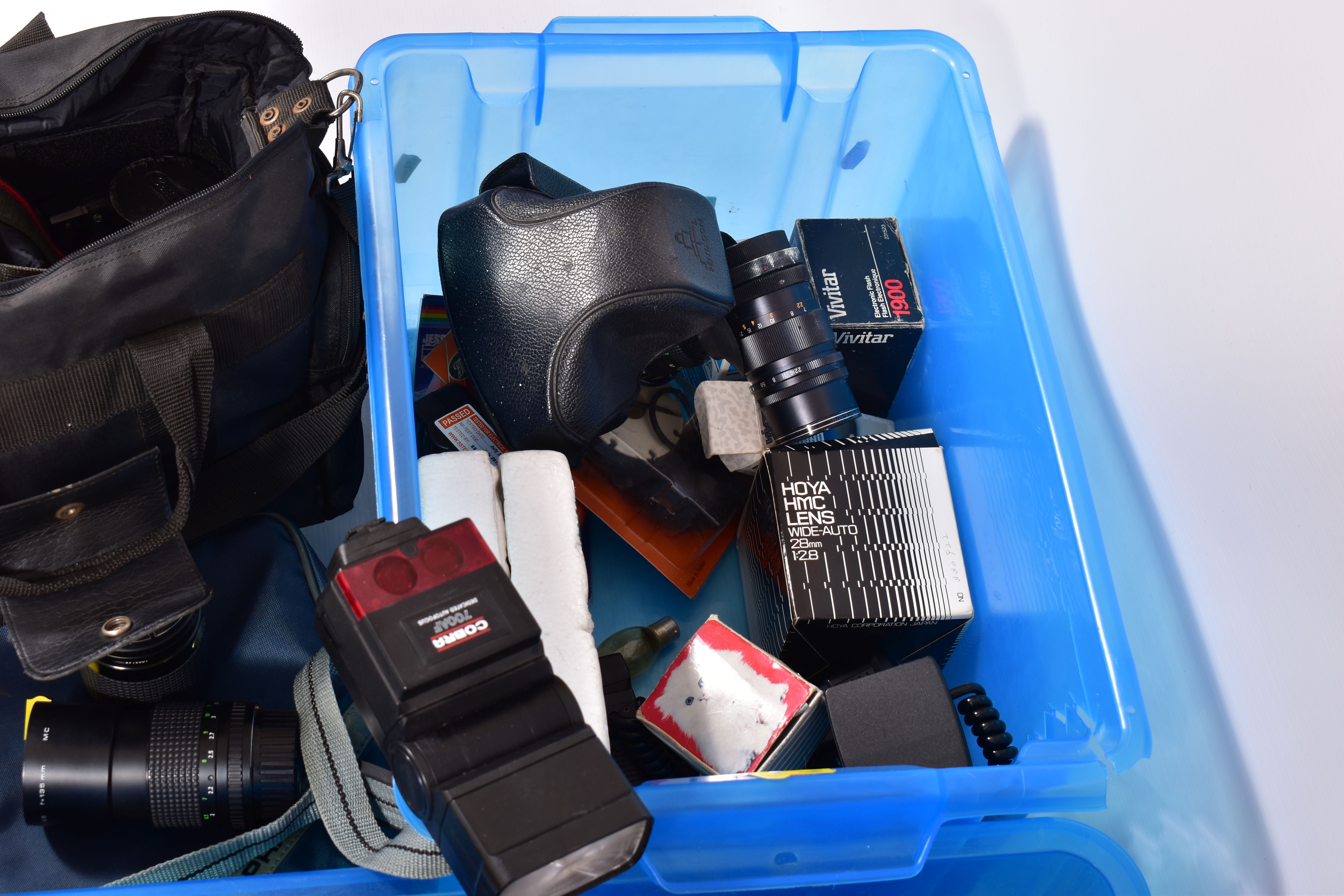 TWO TRAYS AND A CASE CONTAINING FILM, VIDEO AND DIGITAL CAMERAS including a Canon Eos 350D with a - Image 7 of 8