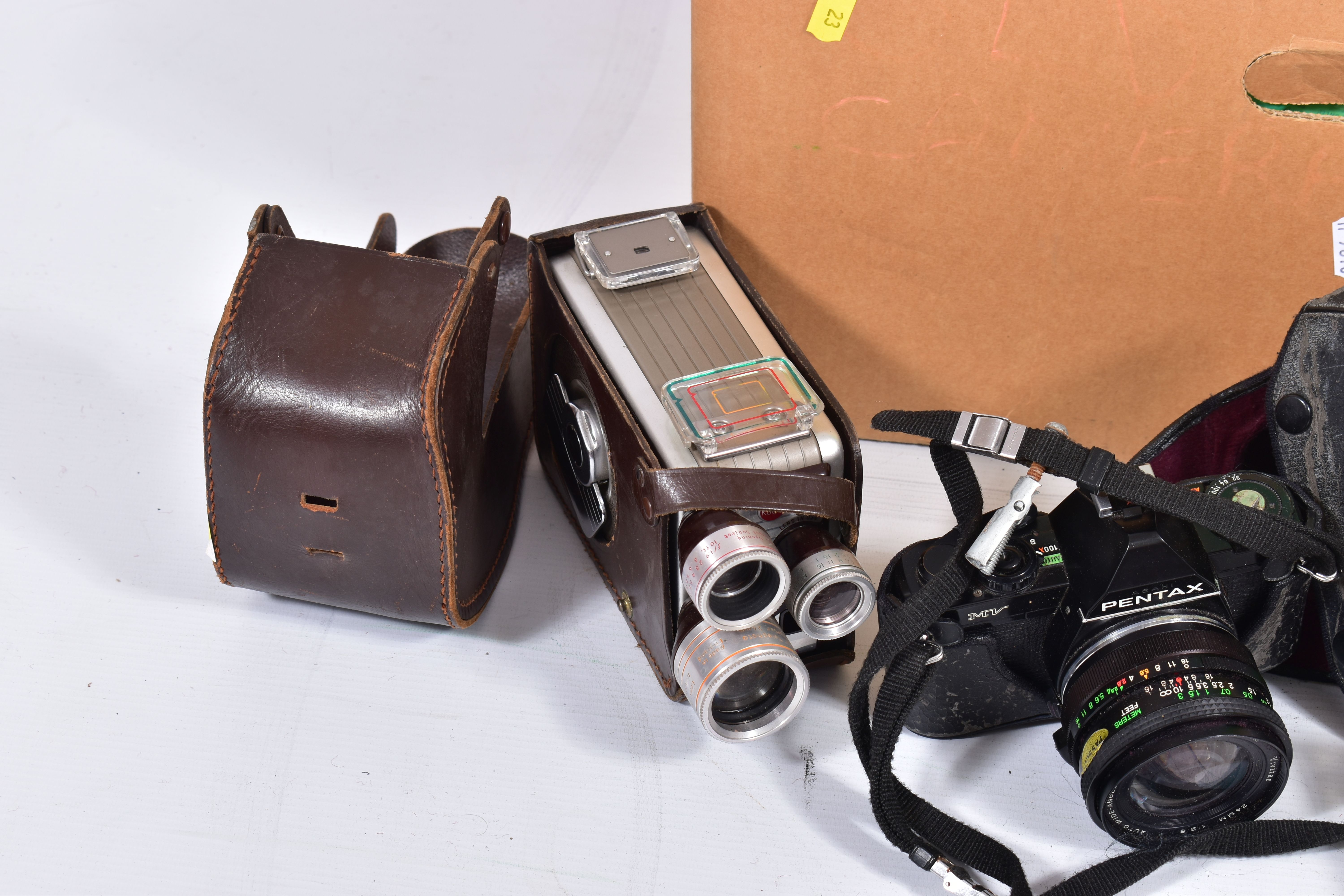 A TRAY CONTAINING CAMERA AND OPTICAL EQUIPMENT including a Pentax MV fitted with a Vivitar 24mm wide - Image 2 of 7