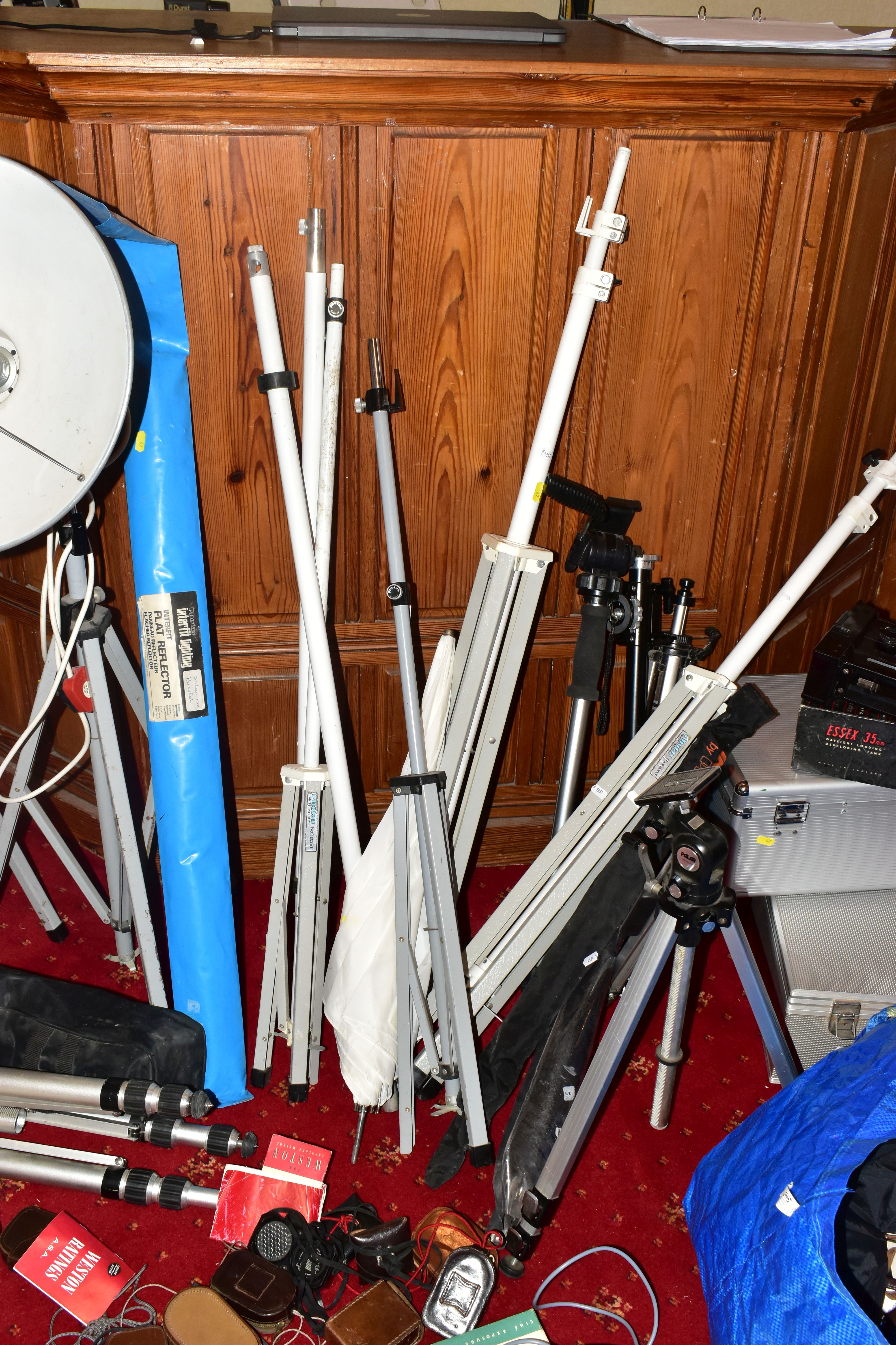A QUANTITY OF TRIPODS AND LIGHTING STANDS including a Heiwa Professional , two Photax 9in Reflectors - Image 6 of 7