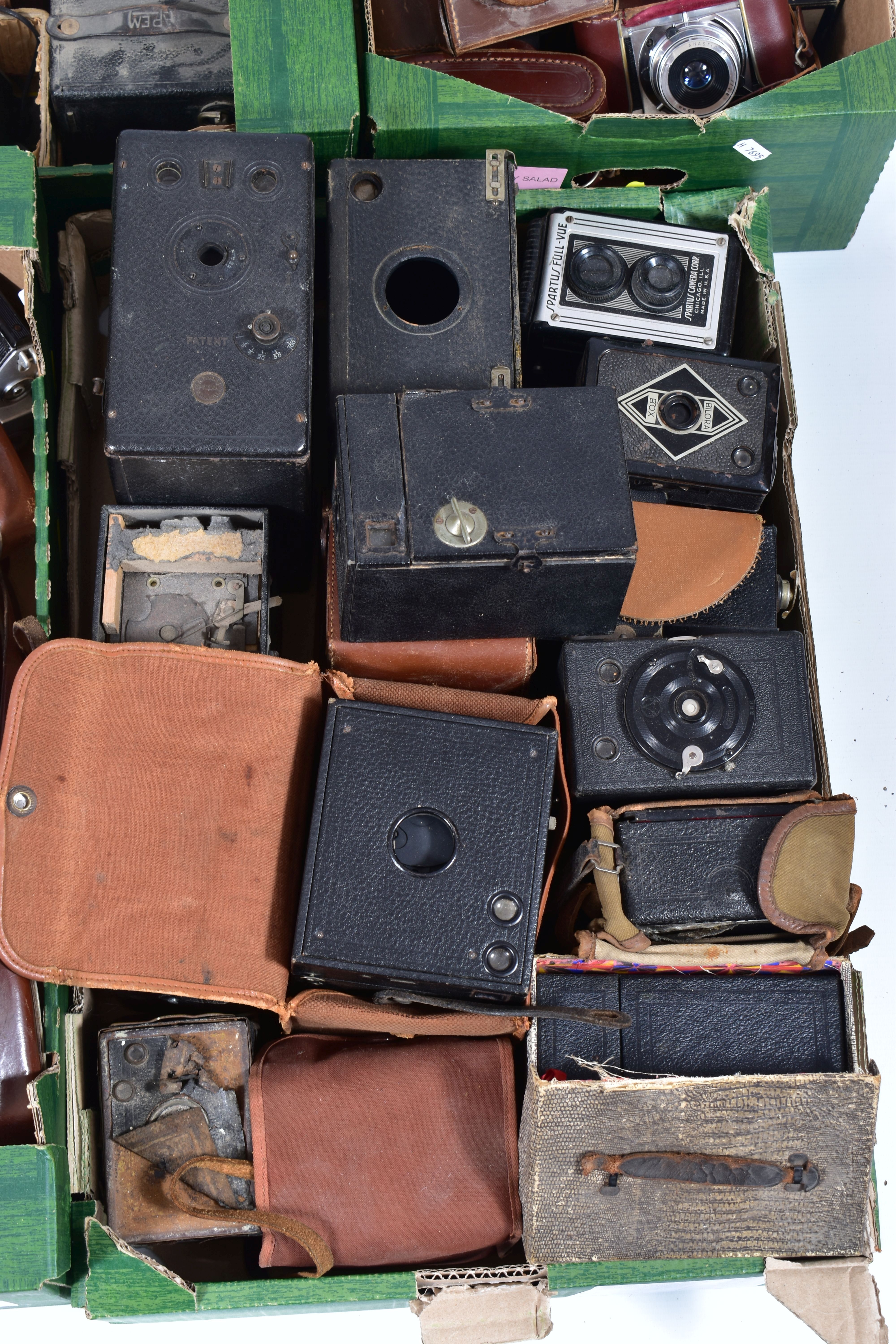 THREE TRAYS CONTAINING TWELVE CAMERAS BY C.P.GOERZ, LIPCA, SEAGULL including a Rollop Auto TLR, a - Image 3 of 5