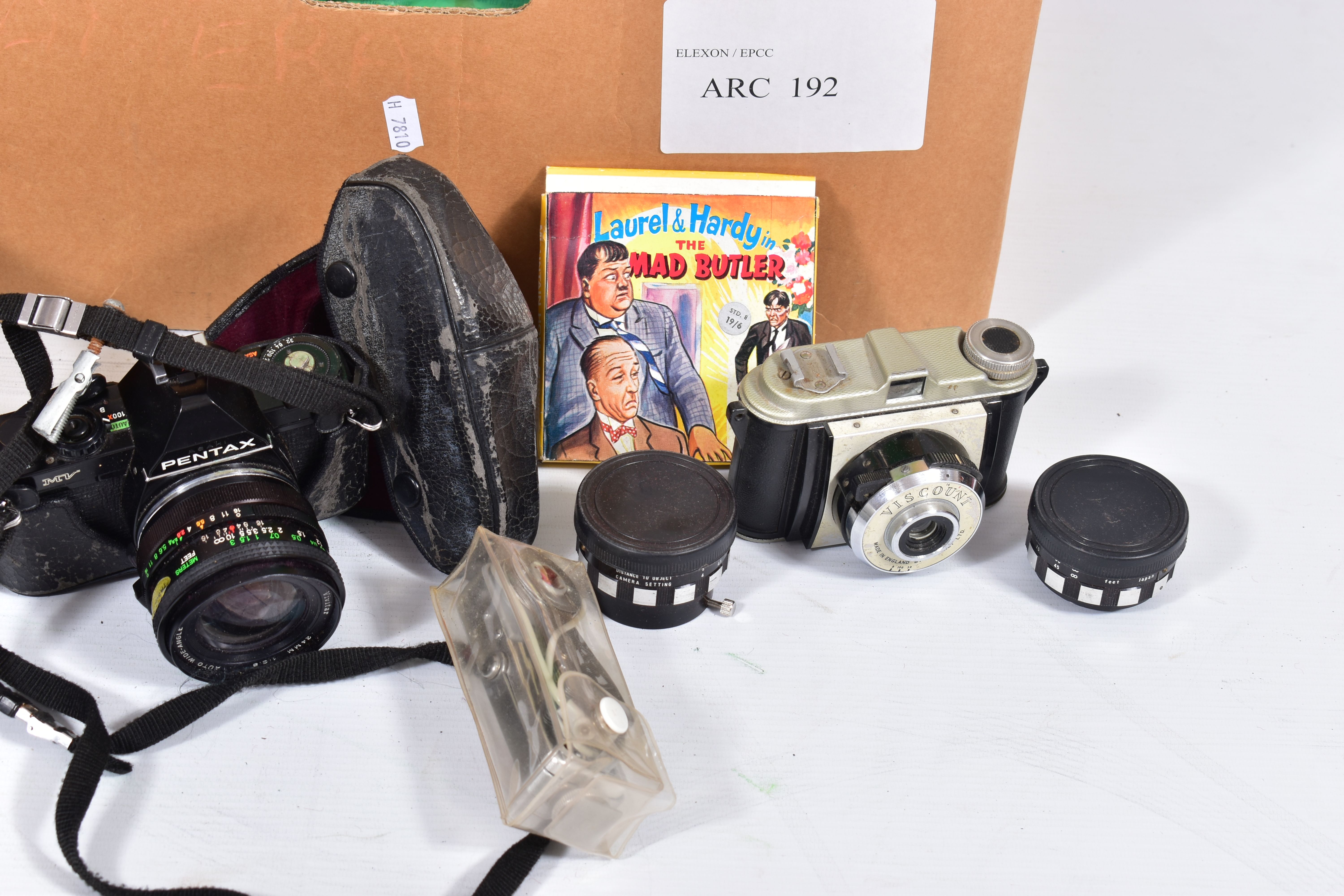 A TRAY CONTAINING CAMERA AND OPTICAL EQUIPMENT including a Pentax MV fitted with a Vivitar 24mm wide - Image 3 of 7