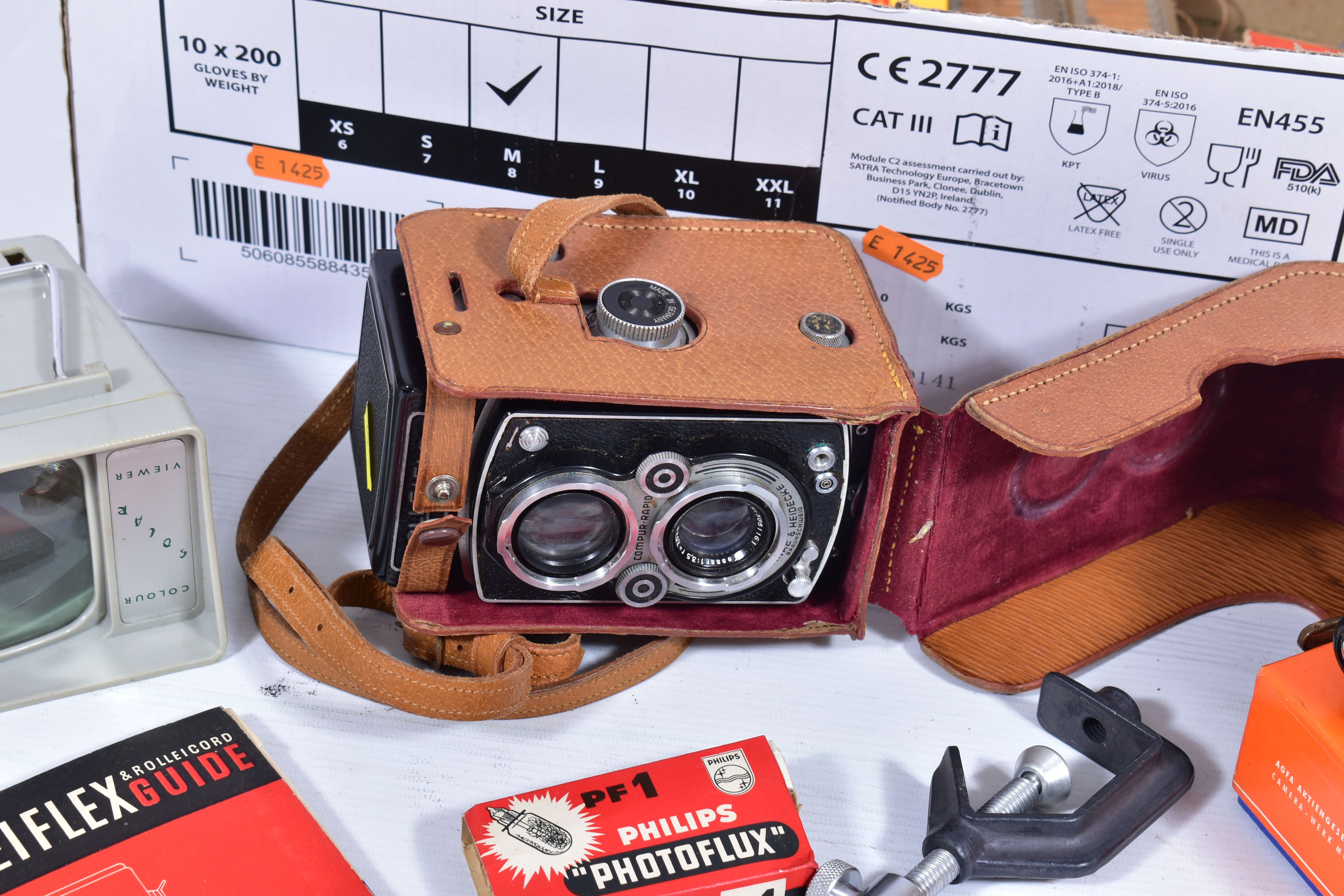 A TRAY CONTAINING A ROLLEIFLEX AUTOMAT 1 (MODEL 3) TLR CAMERA in leather case, a Rollei Lens hood, - Image 2 of 5