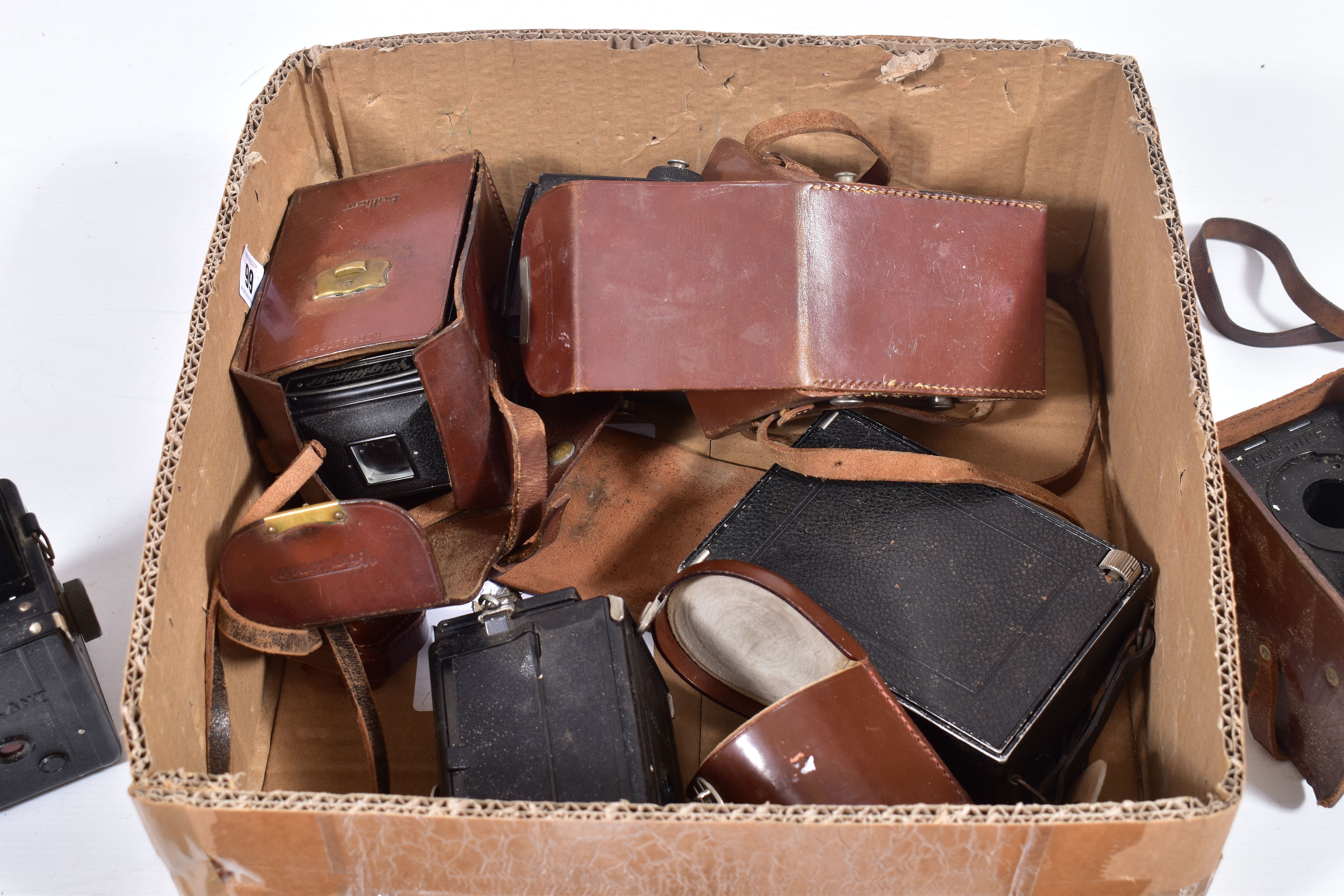 TWO TRAYS CONTAINING VOIGTLANDER CAMERAS including a Bessamatic fitted with a 50mm f2.8 lens, a - Image 5 of 6