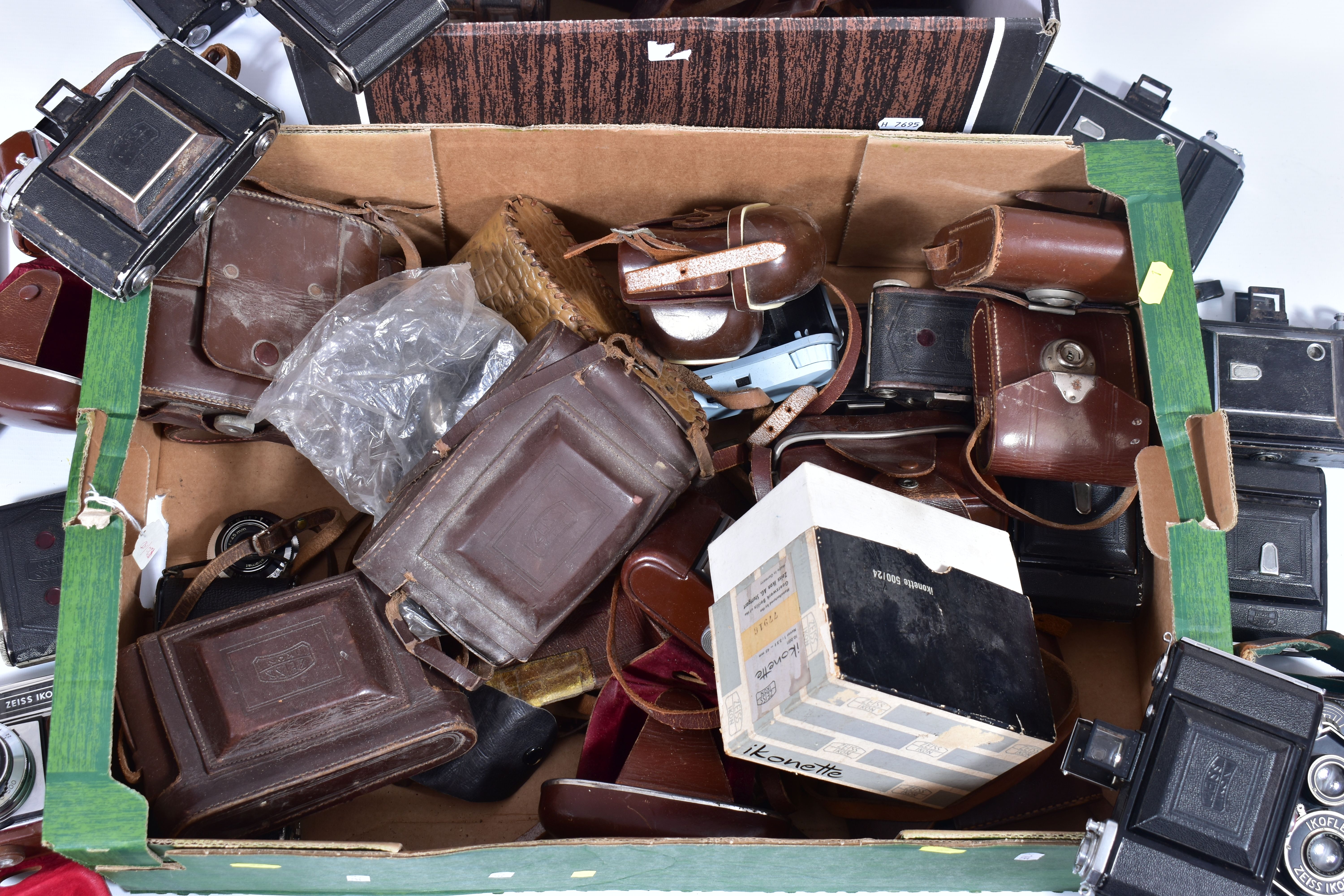 TWO TRAYS CONTAINING ZEISS IKON TLT, FOLDING AND SLR CAMERAS including an Ikoflex 850-16 later ' - Image 2 of 8