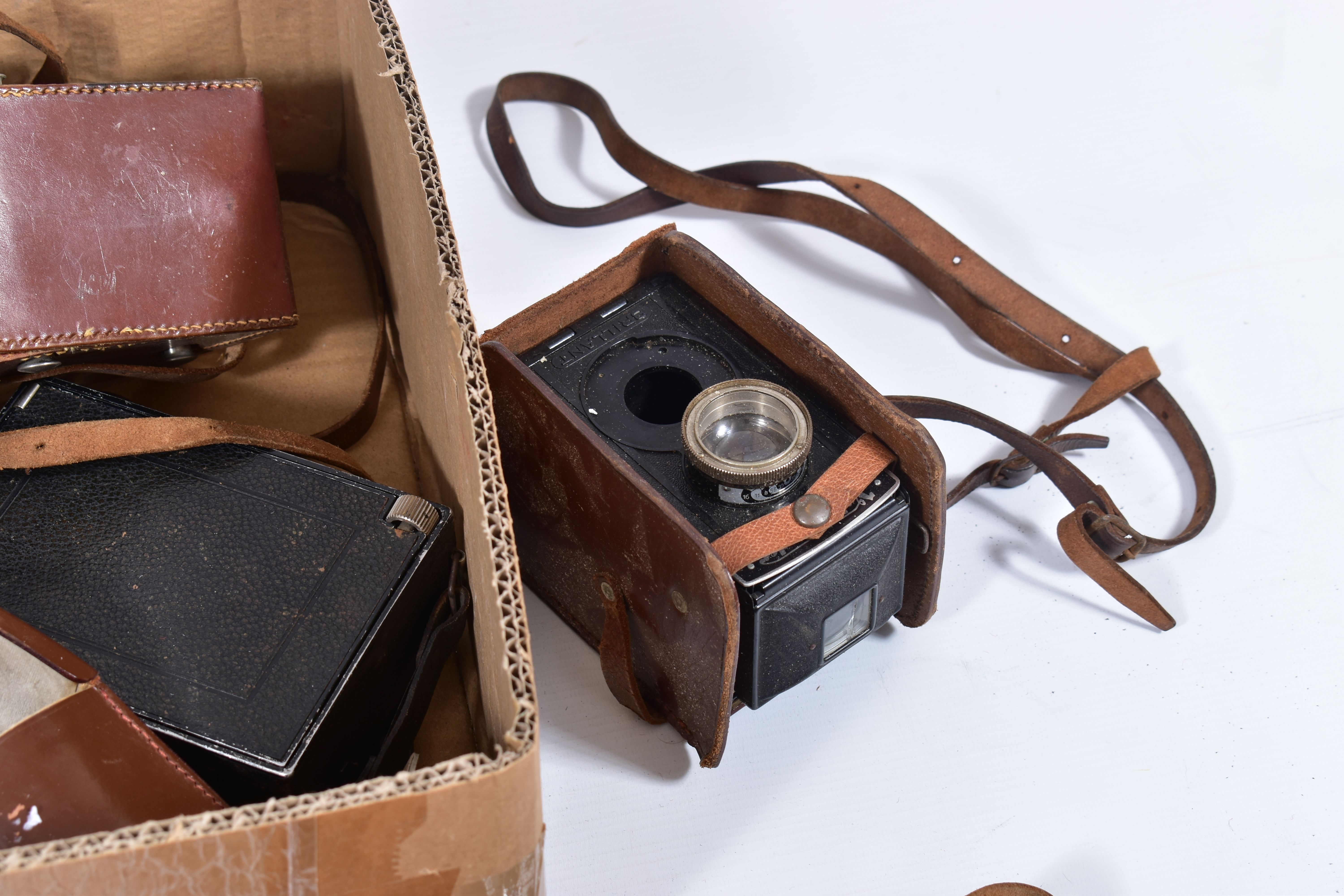 TWO TRAYS CONTAINING VOIGTLANDER CAMERAS including a Bessamatic fitted with a 50mm f2.8 lens, a - Image 6 of 6