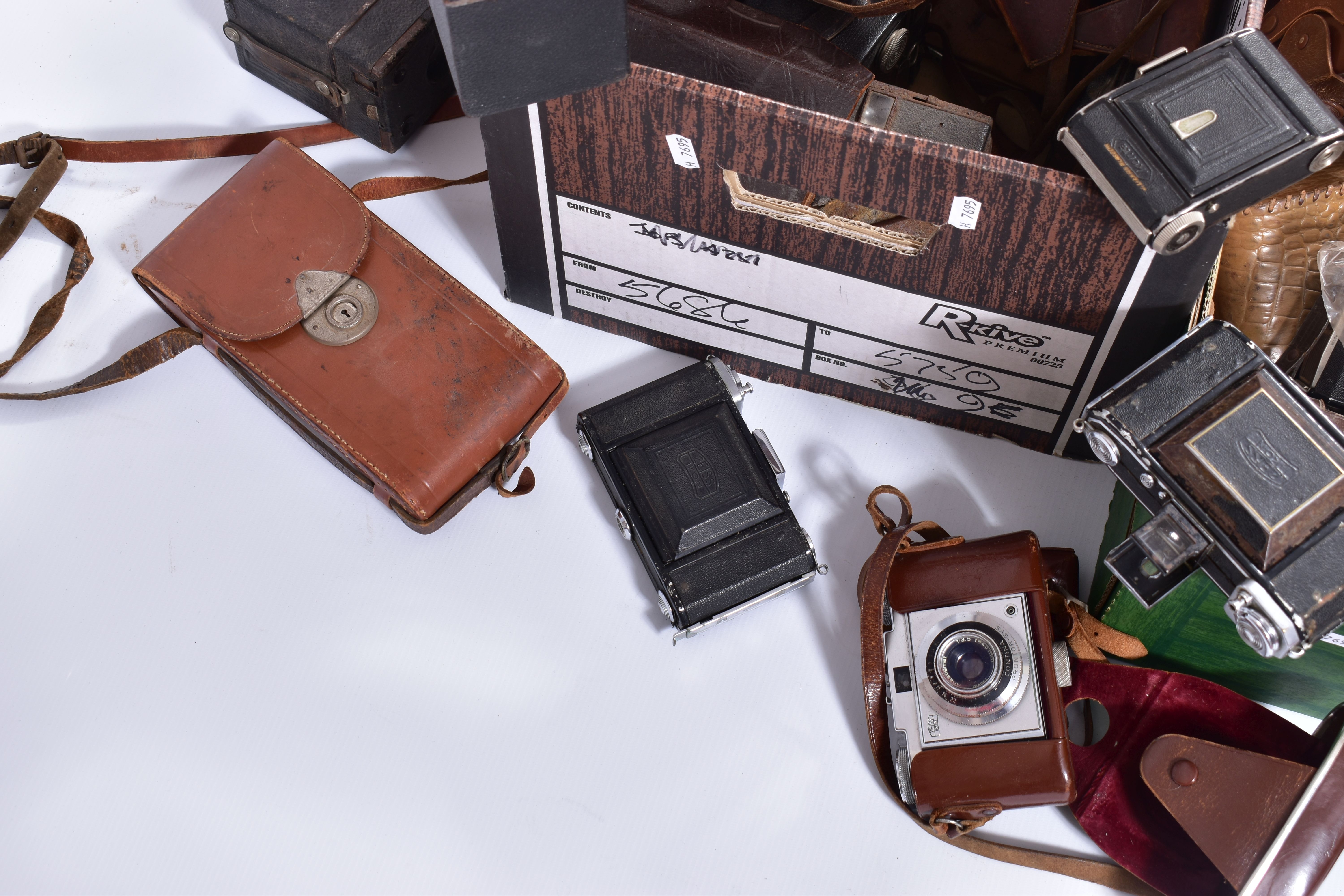 TWO TRAYS CONTAINING ZEISS IKON TLT, FOLDING AND SLR CAMERAS including an Ikoflex 850-16 later ' - Image 6 of 8