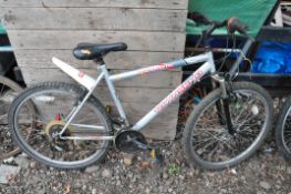 A TOWNSEND PRAIRIE GENTS MOUNTAIN BIKE with 18 speed twist grip gears and a 19in frame