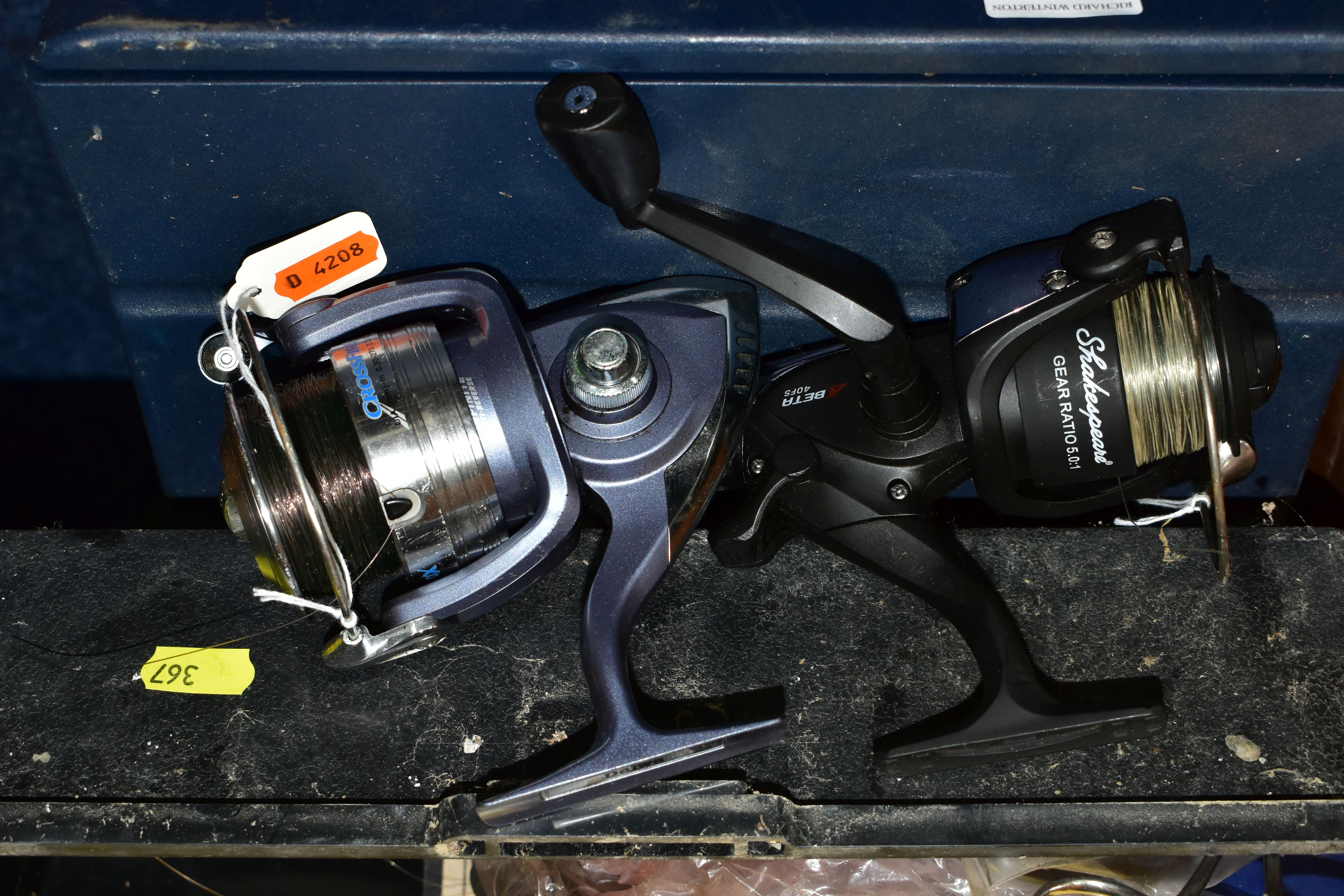 A SMALL QUANTITY OF FISHING TACKLE, including a Shakespeare BETA 40FS spinning reel, a Daiwa - Image 3 of 7