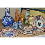 A GROUP OF LATE 19TH AND 20TH CENTURY CHINESE AND JAPANESE CERAMICS AND AN IDENTICAL PAIR OF RESIN