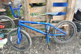 A GT BIKES ZONE BMX BIKE with a 9in frame 20-2.1 tyres (Condition:- tyres flat)
