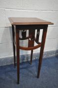 AN EDWARDIAN REPRODUCTION MAHOGANY AND INLAID SQUARE SIDE TABLE, 38cm square x height 77cm