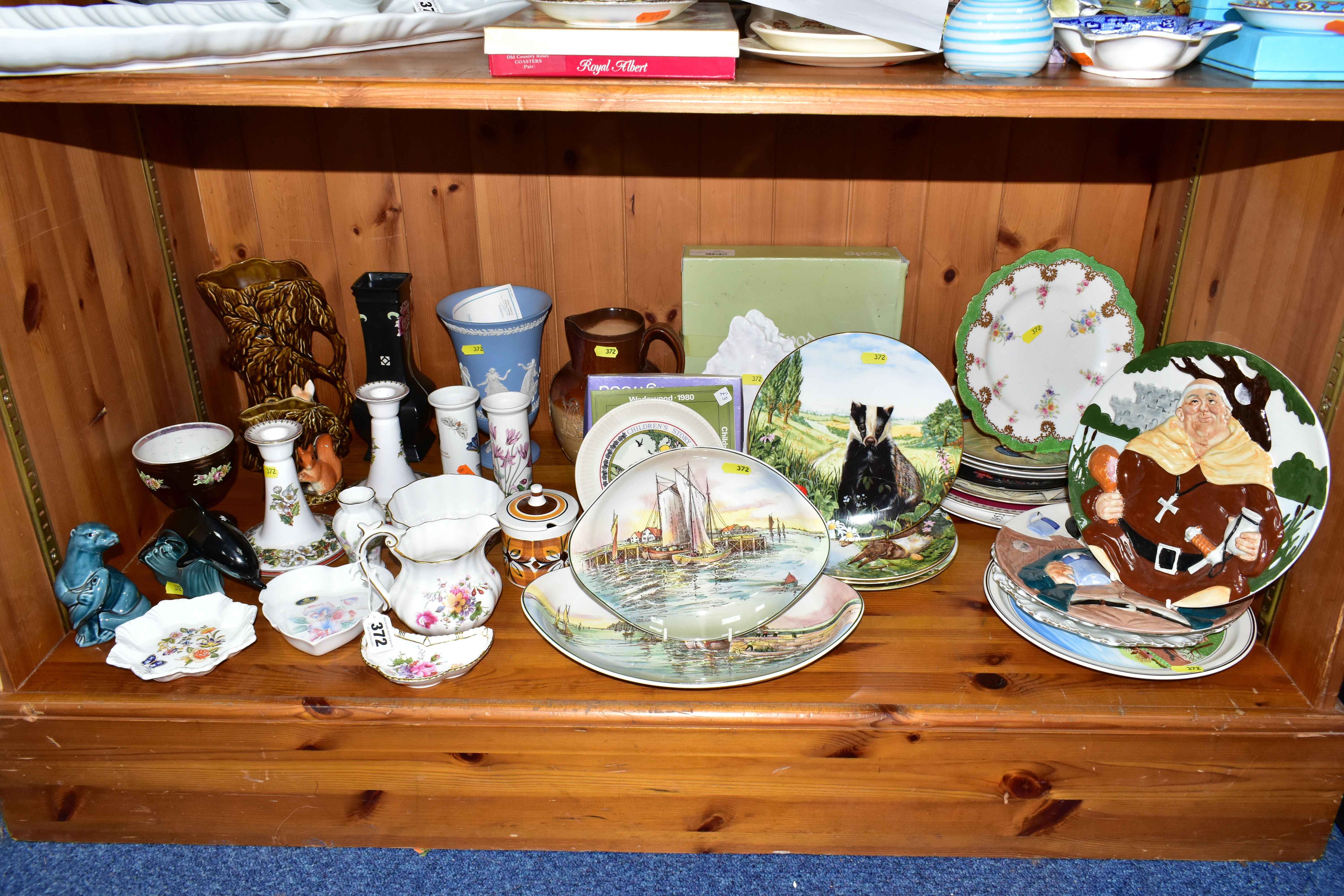 A COLLECTION OF DECORATIVE PLATES, GIFTWARES, ETC, including two Royal Doulton 'Home Waters'