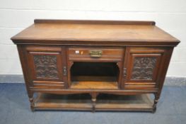 A LATE 19TH/EARLY 20TH CENTURY OAK SIDEBOARD, with double cupboard doors flanking a single drawer,