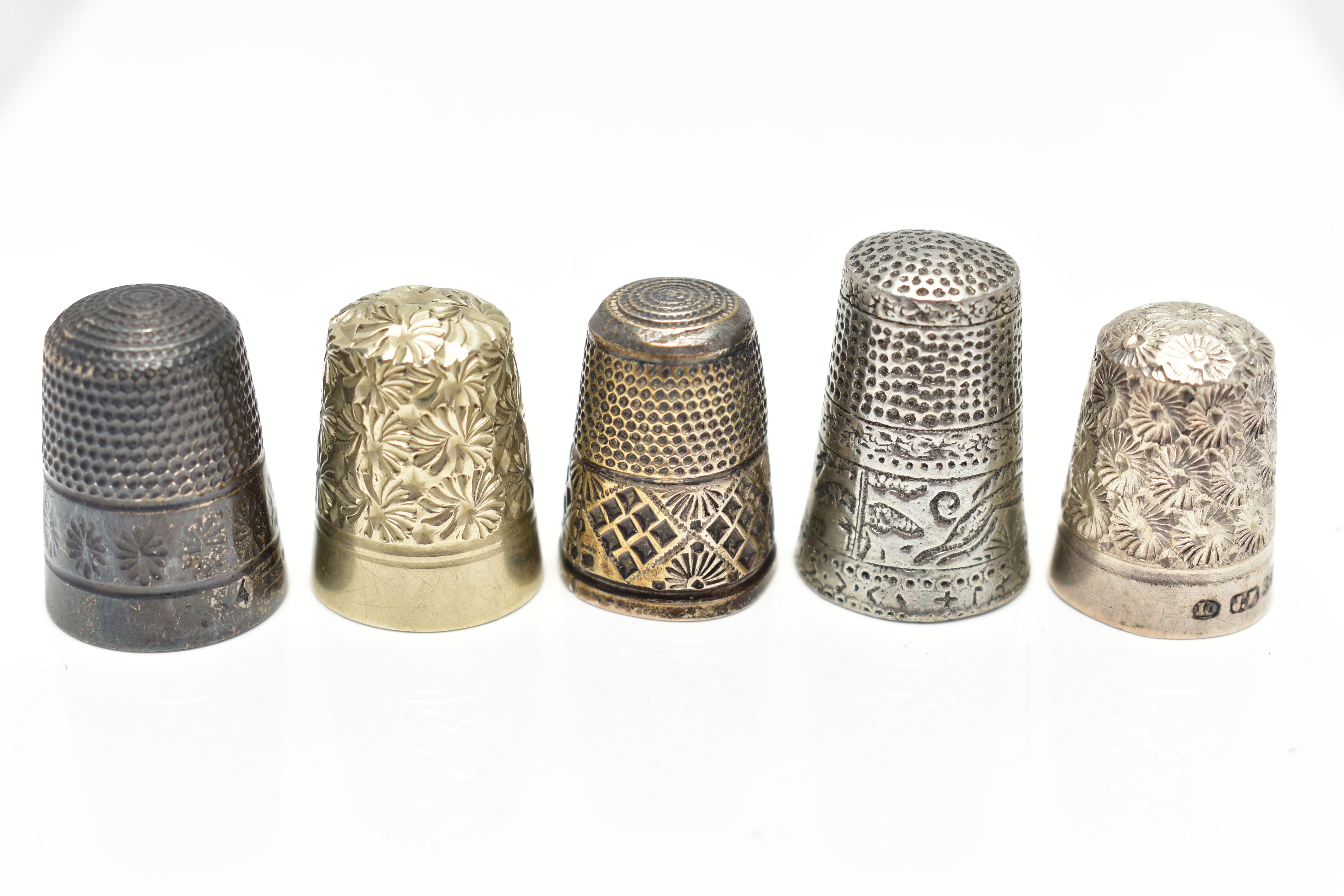 TWELVE THIMBLES, to include six with silver hallmarks, approximate gross weight 27.0 grams, six - Image 4 of 4