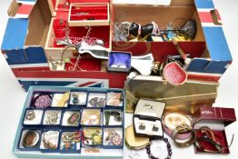 A BOX OF ASSORTED COSTUME JEWELLERY AND ITEMS, to include a lid box filled with trinket boxes,