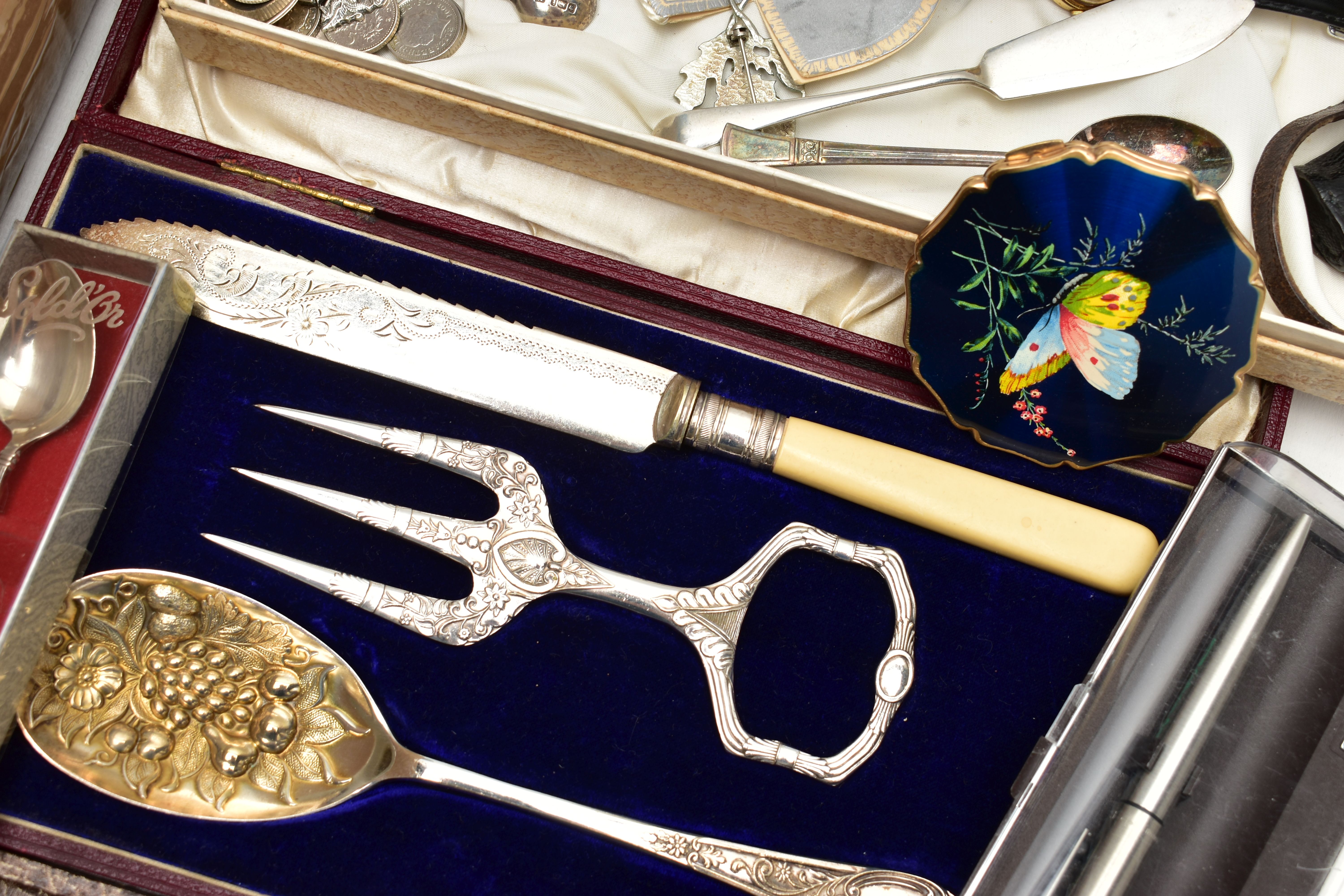 AN ASSORTMENT OF SILVER AND CUTLERY, to include a fish knife hallmarked 'Joseph Rodgers & Sons' star - Image 4 of 5