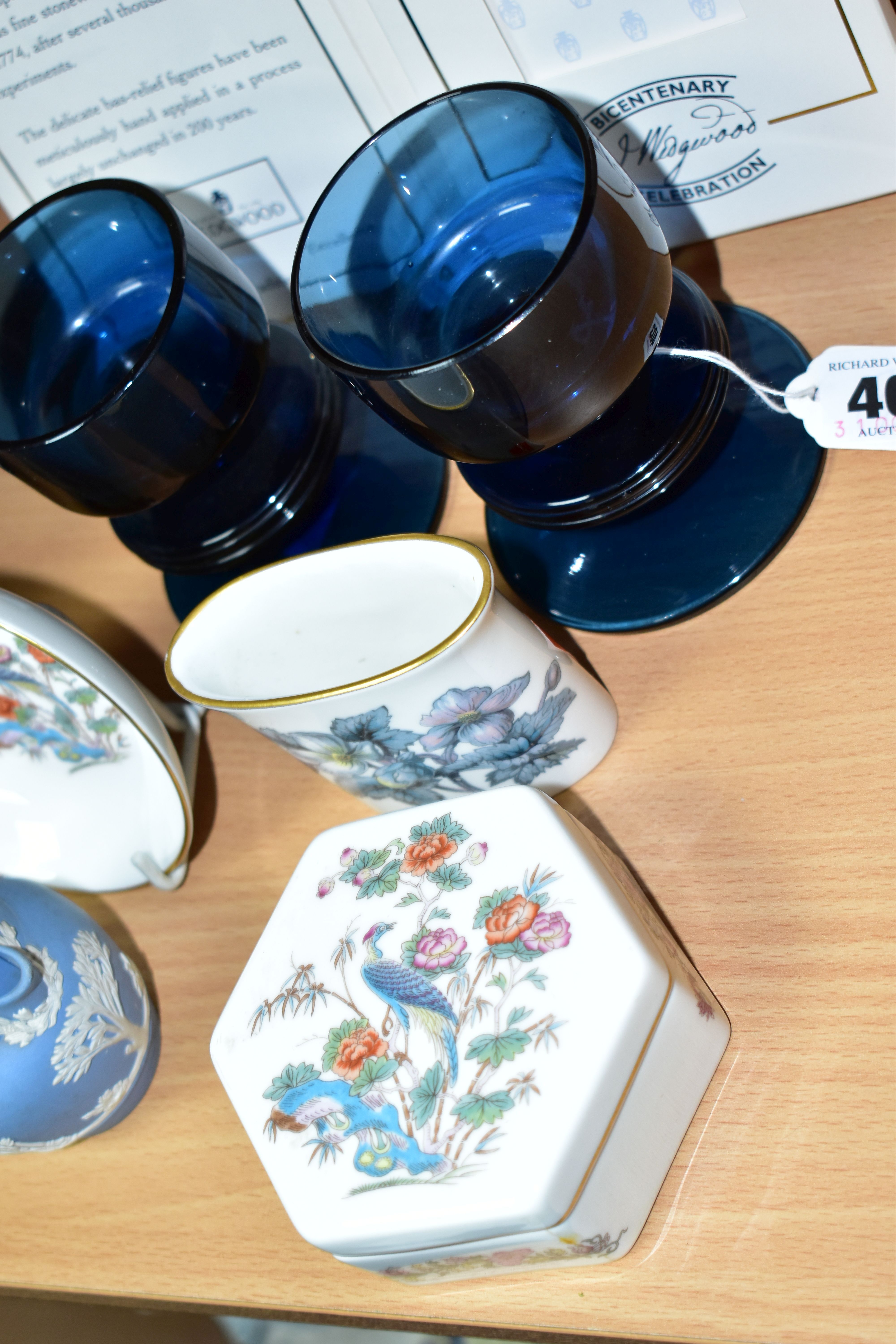 A GROUP OF WEDGWOOD CERAMICS AND GLASS WARES, comprising a pair of blue Sheringham candle holders - Image 2 of 5