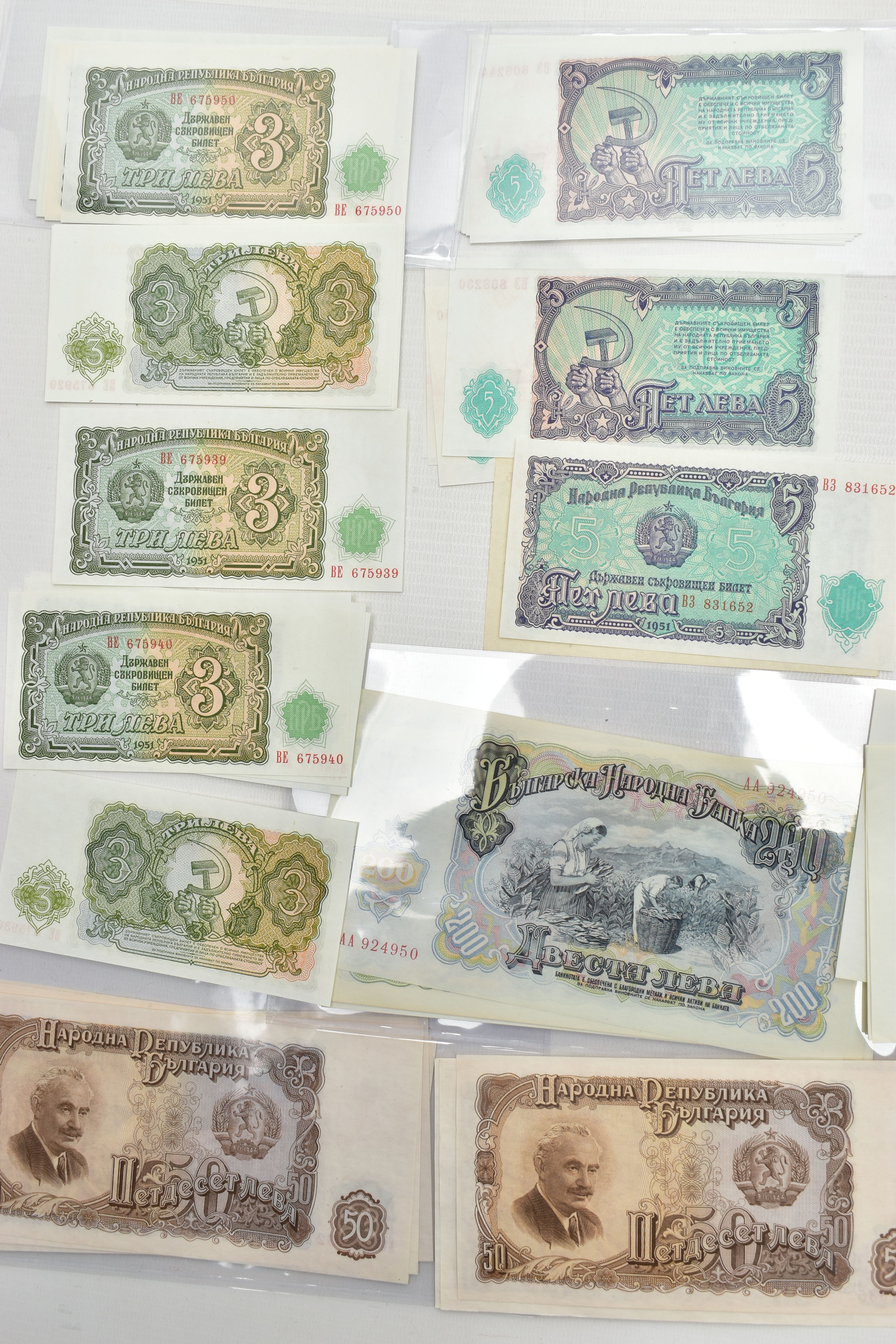 A SELECTION OF CRISP UNCIRCULATED BULGARIA BANKNOTES 1951, six packs of approx 17 Banknotes in - Image 3 of 3