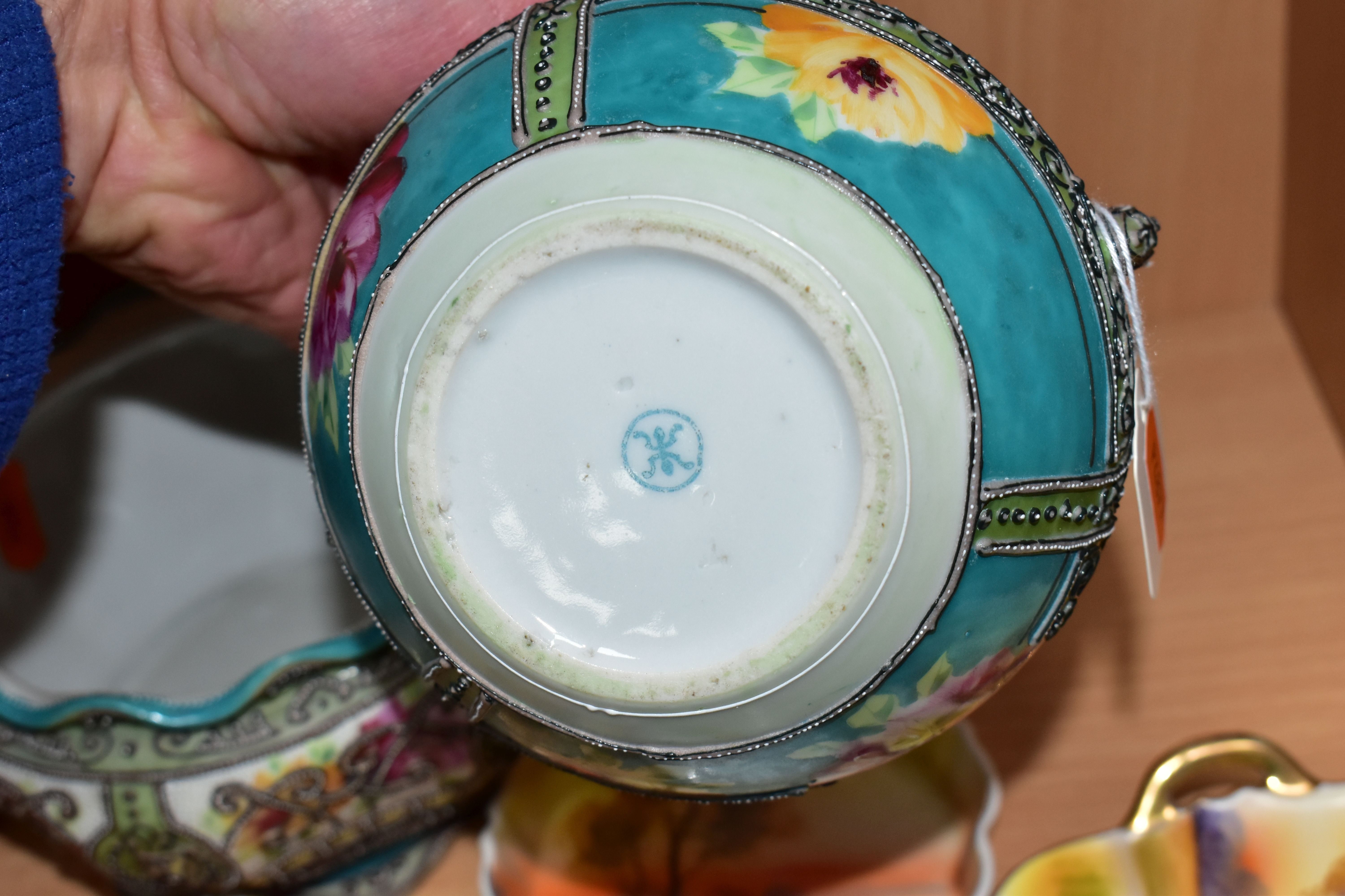 A GROUP OF NORITAKE PORCELAIN, comprising a moriage floral painted twin handled vase height 11cm, - Image 6 of 9