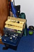 A SMALL QUANTITY OF FISHING TACKLE, including a Shakespeare BETA 40FS spinning reel, a Daiwa