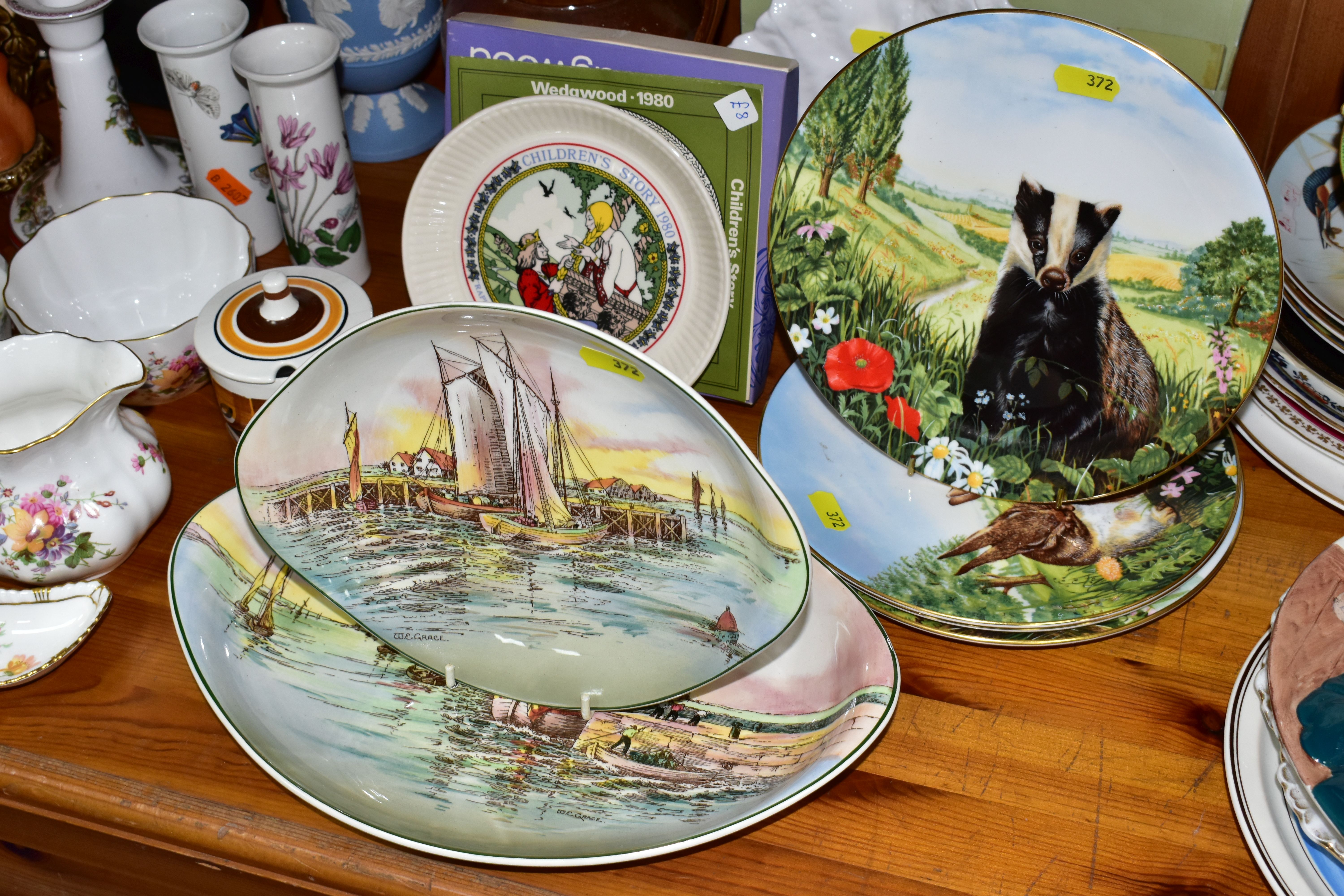 A COLLECTION OF DECORATIVE PLATES, GIFTWARES, ETC, including two Royal Doulton 'Home Waters' - Image 3 of 7