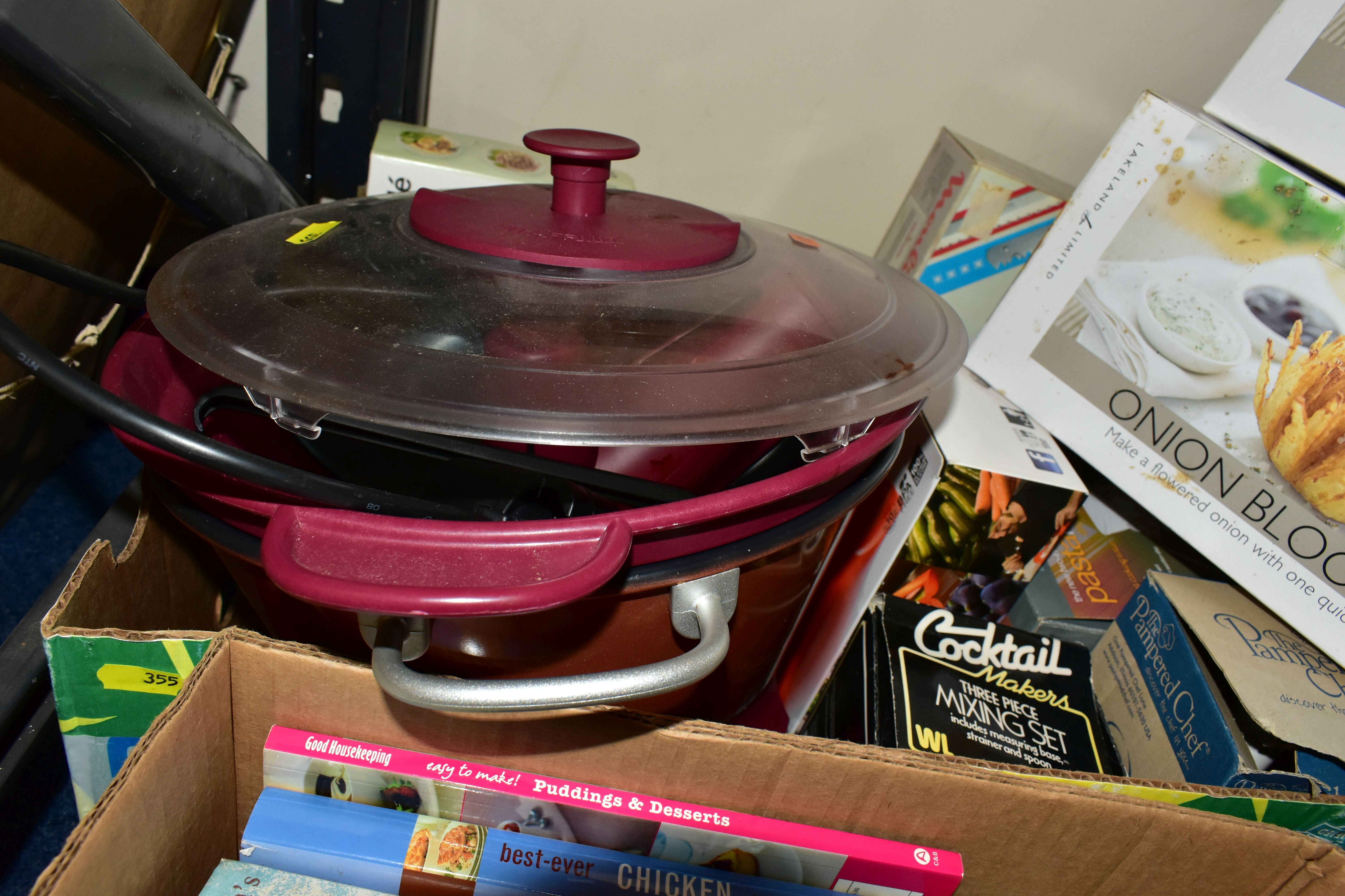 FOUR BOXES OF BOXED AND LOOSE KITCHEN EQUIPMENT, COOKERY BOOKS, ETC, including Tefal Vitafruit, - Image 7 of 7