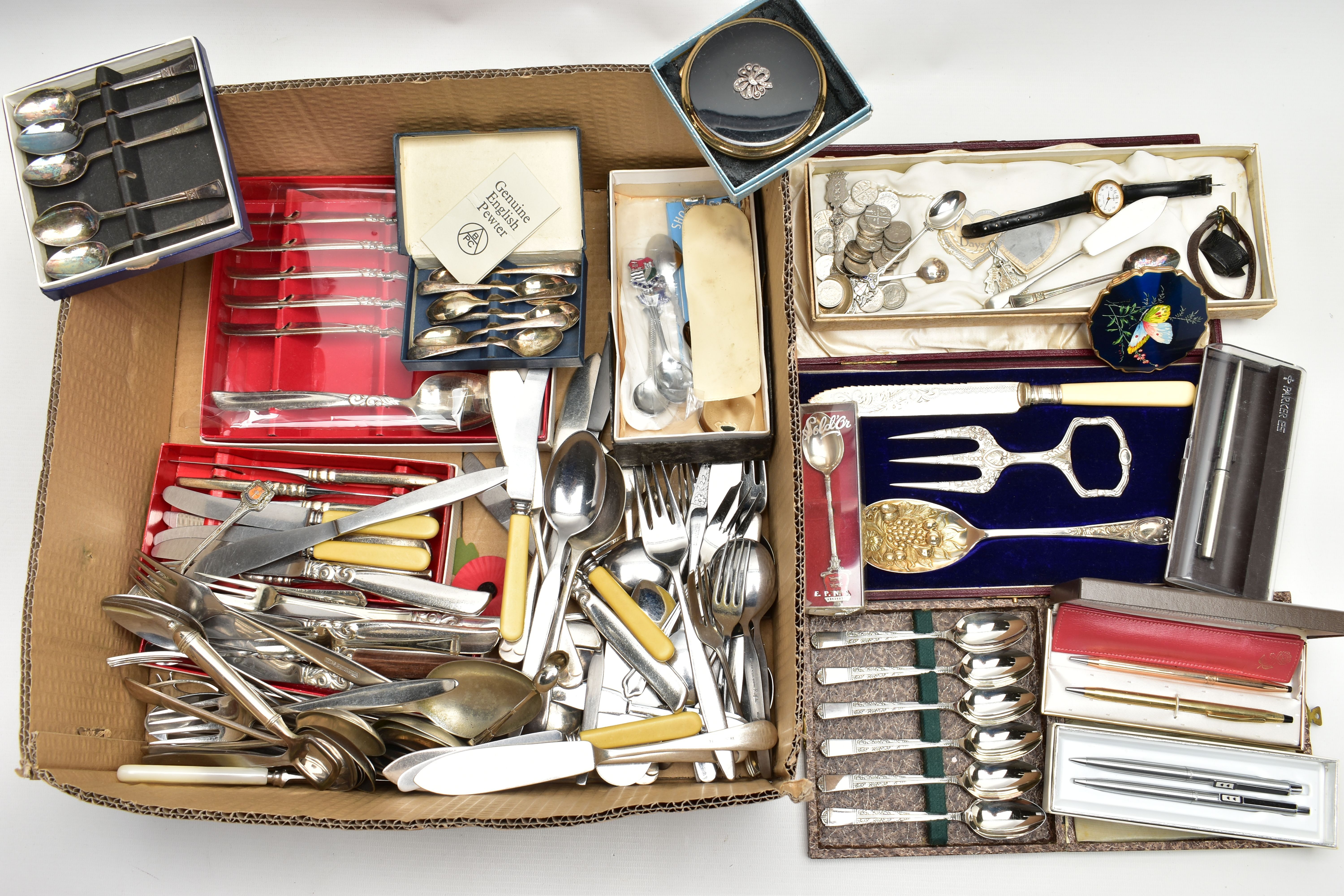 AN ASSORTMENT OF SILVER AND CUTLERY, to include a fish knife hallmarked 'Joseph Rodgers & Sons' star