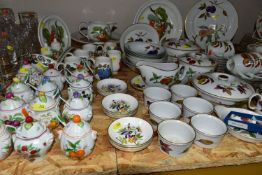 A GROUP OF ROYAL WORCESTER EVESHAM PATTERN OVEN TO TABLE WARES, A SMALL QUANTITY OF PORTMEIRION