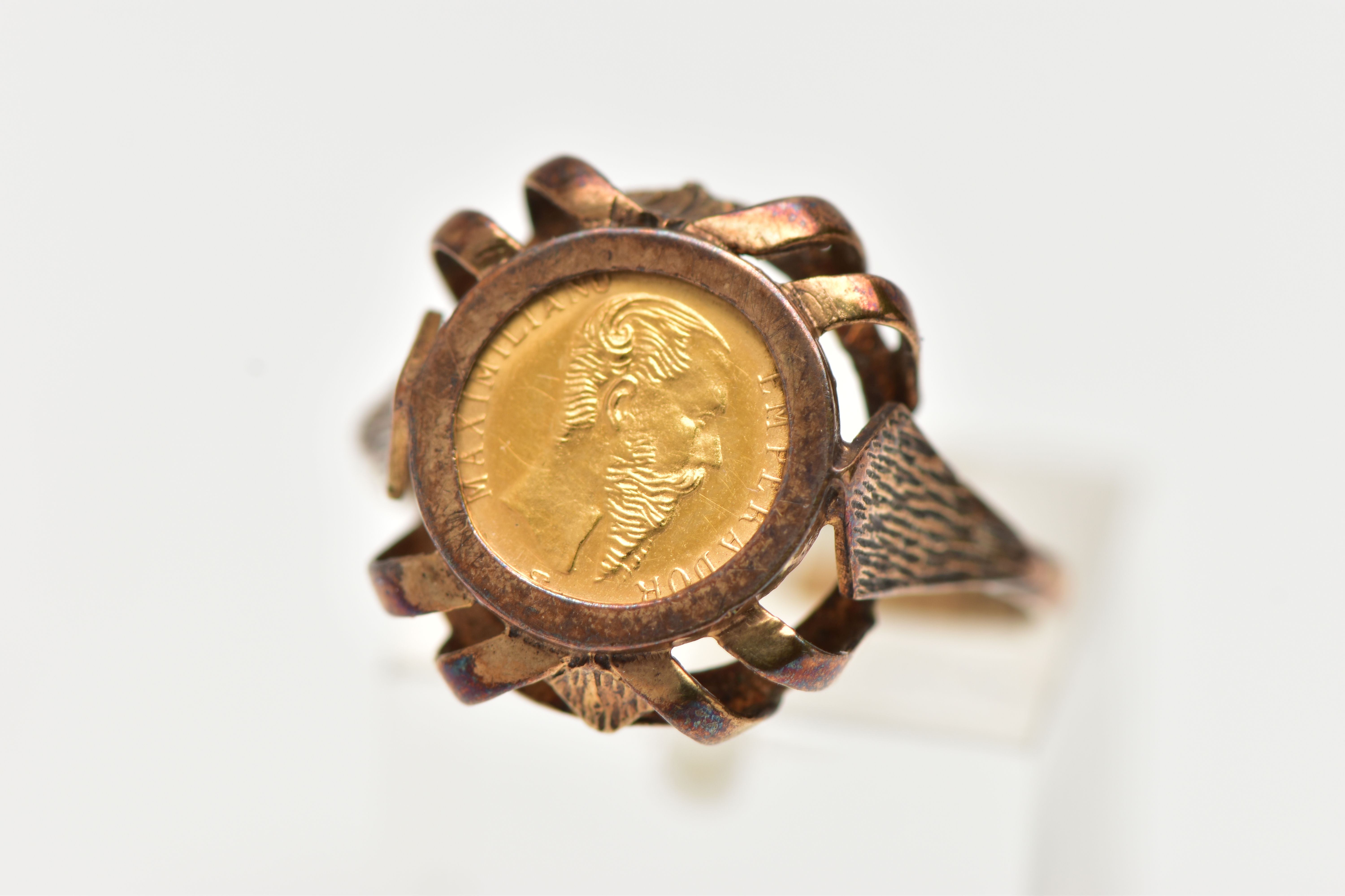 A 9CT YELLOW GOLD COIN RING WITH MEXICAN COIN, the ring set with a Mexican Maximiliano coin, dated