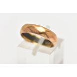 A MID 20TH CENTURY 22CT GOLD RING, designed as a plain band with faceted surface detail,