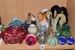 A GROUP OF COLOURED AND DECORATIVE GLASSWARES, to include a 1960s Per Lutken for Holmegaard clear