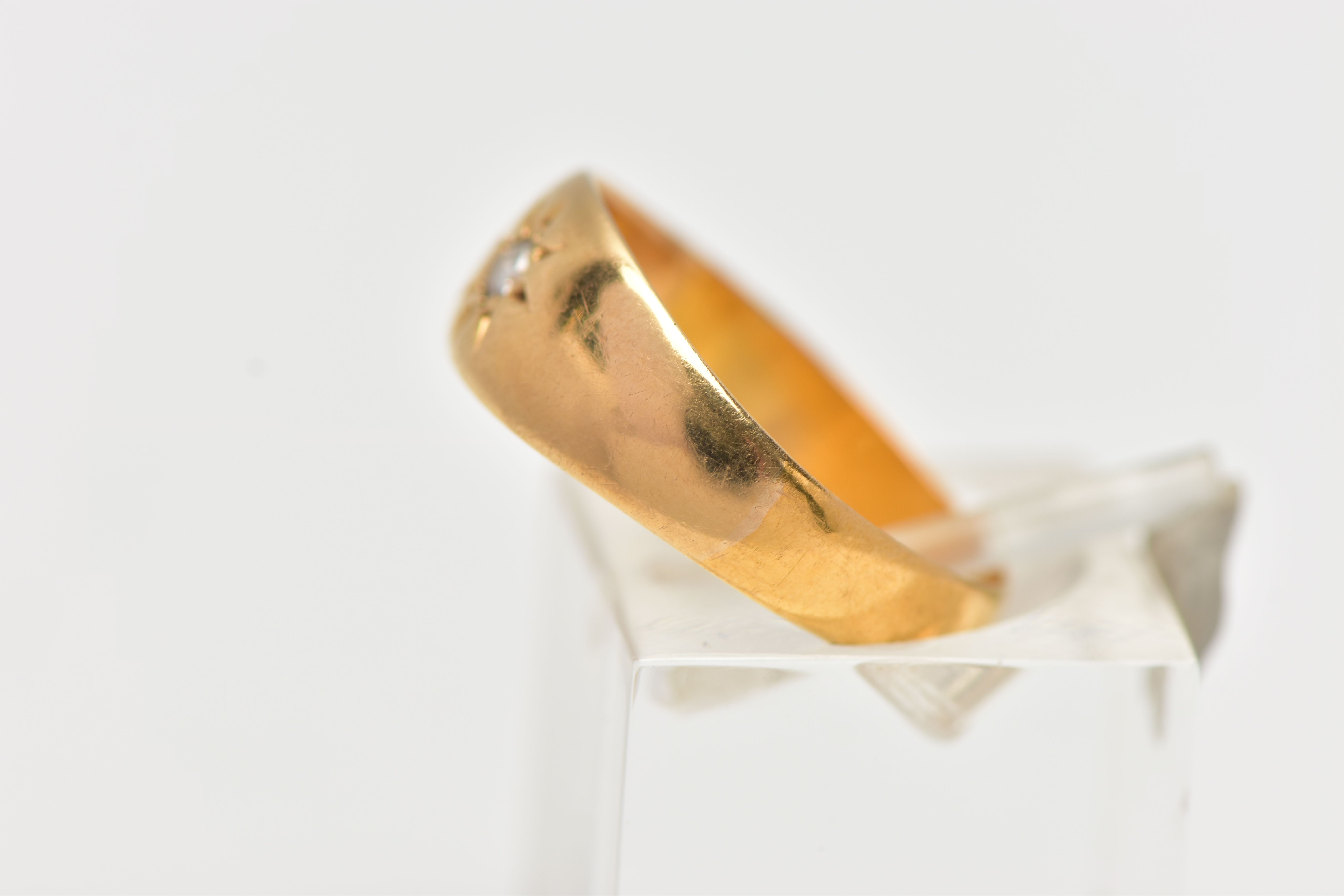 AN EARLY 20TH CENTURY 22CT YELLOW GOLD DIAMOND SINGLE STONE RING, set with a single cut diamond, - Image 2 of 4