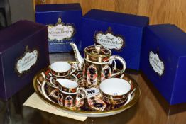 A MINIATURE ROYAL CROWN DERBY IMARI 1128 TEA SET AND SERVING TRAY, comprising on oval serving