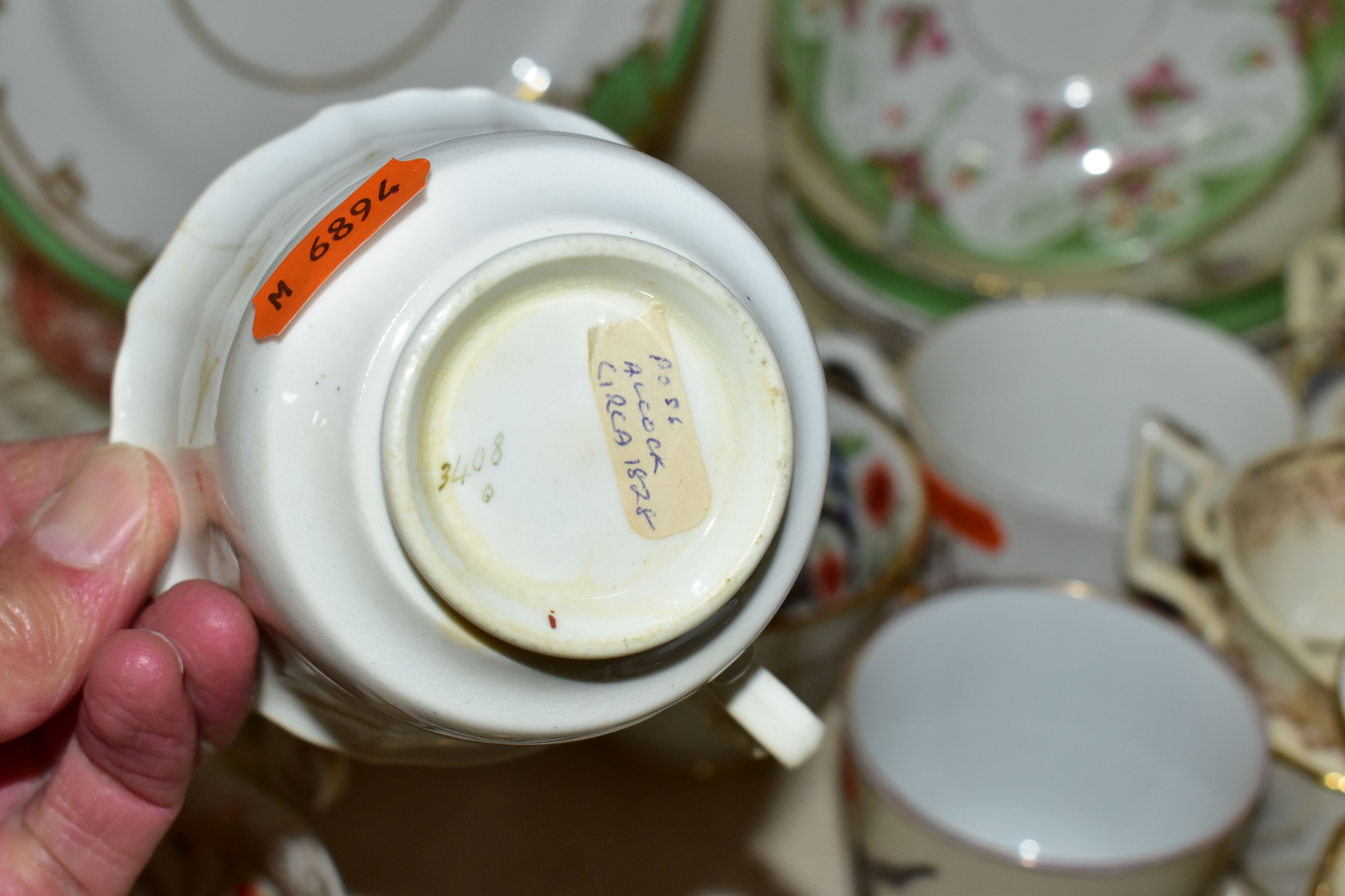 A SELECTION OF ASSORTED 19TH AND 20TH CENTURY TEA CUPS AND SAUCERS ETC, to include early Derby, - Image 12 of 13