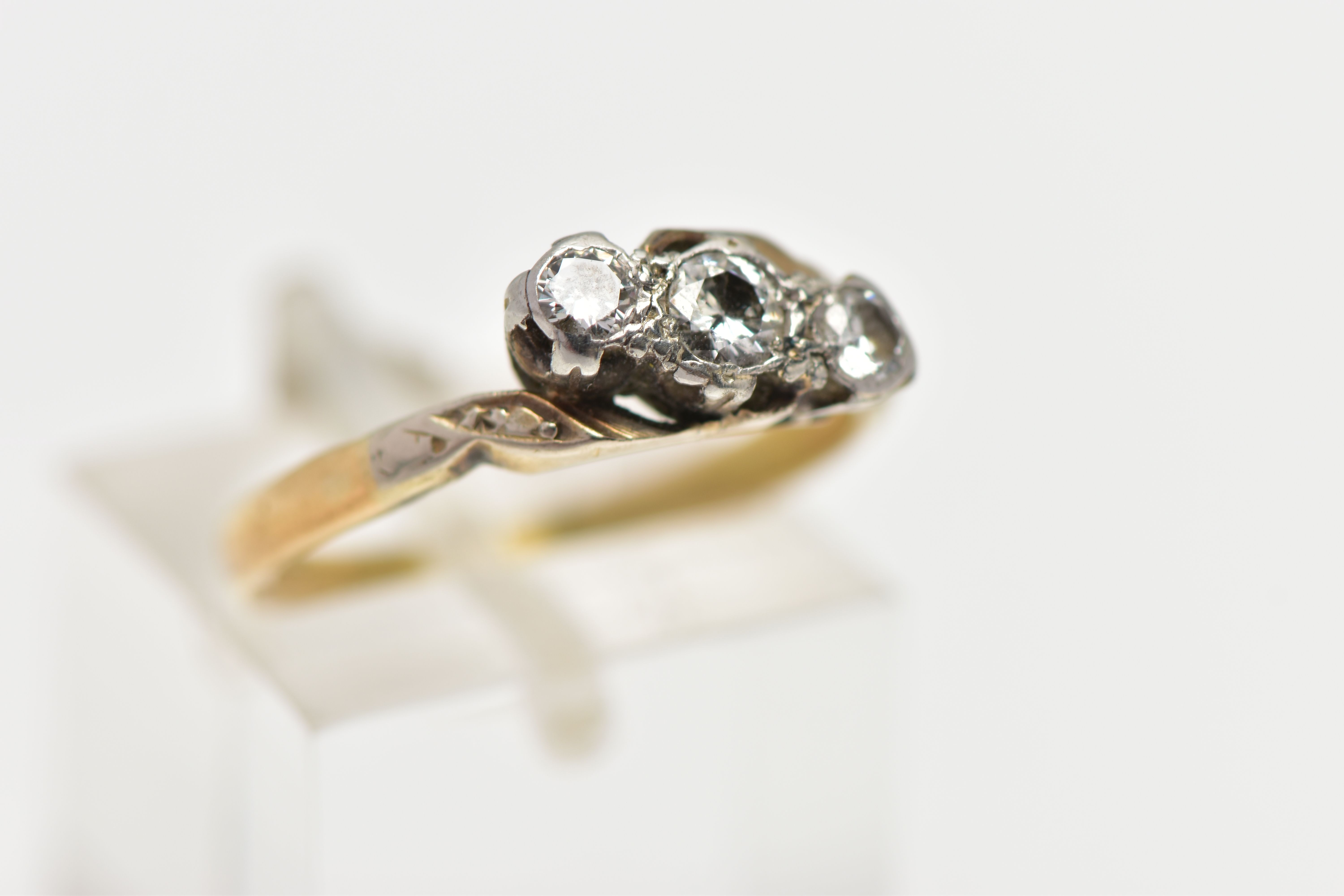 A MID 20TH CENTURY WHITE AND YELLOW METAL DIAMOND THREE STONE RING, set with graduating round - Image 4 of 4