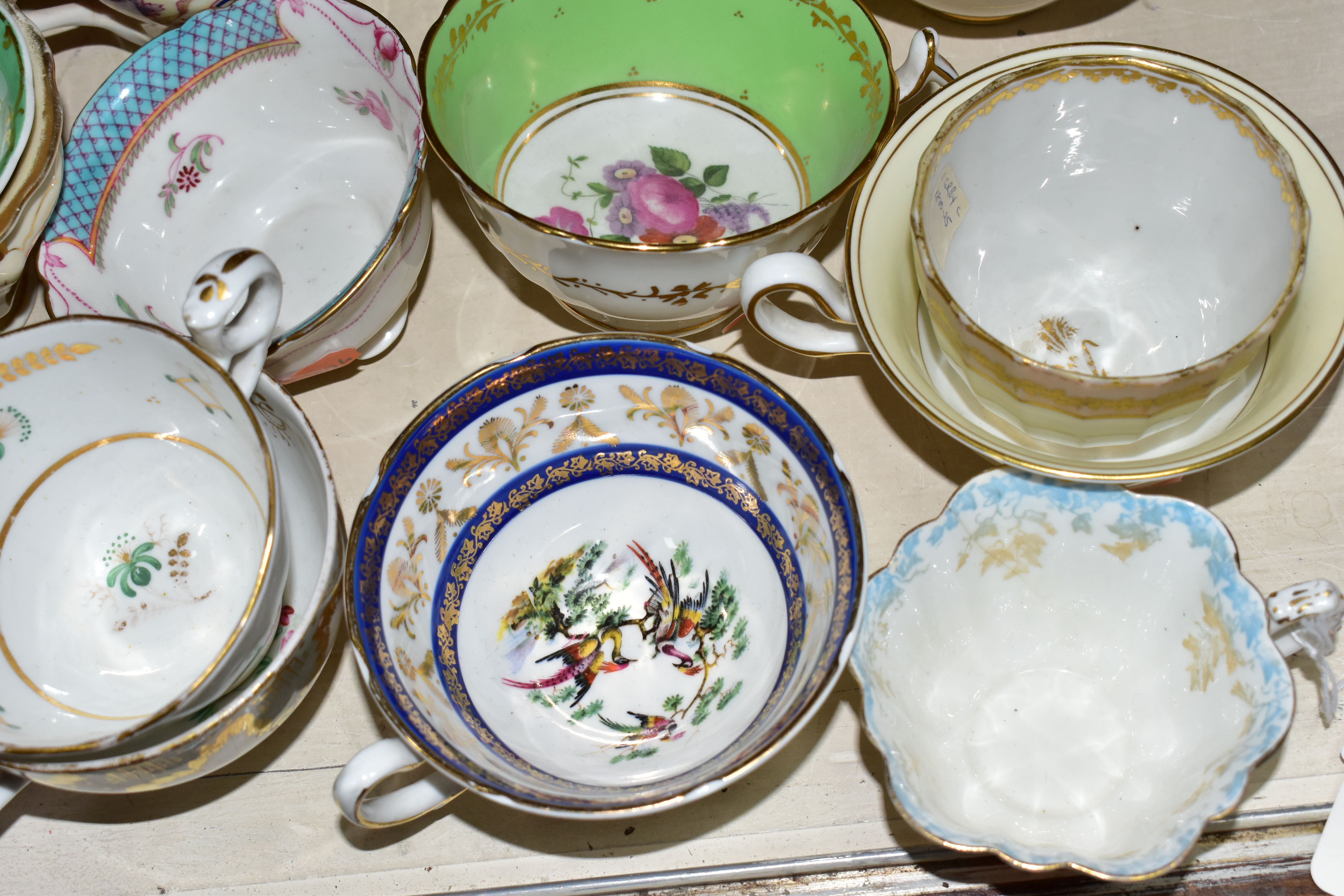 A SELECTION OF ASSORTED 19TH AND 20TH CENTURY TEA CUPS AND SAUCERS ETC, to include early Derby, - Image 6 of 13