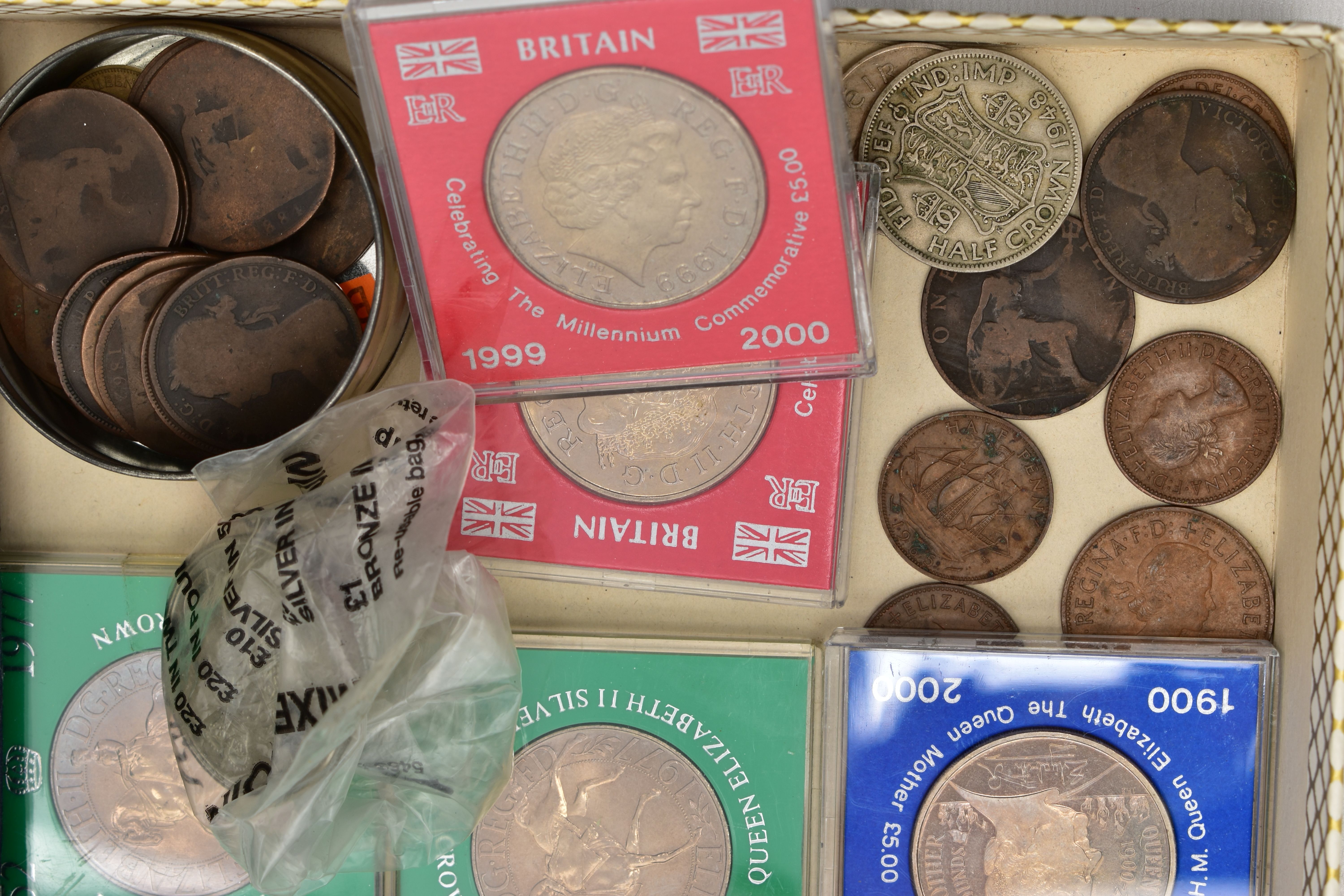 A TRAY OF MAINLY UK COINAGE, to include a 1928 Irish Half Crown, a £5 coin, a Poppy 2013 BU coin, - Image 4 of 4