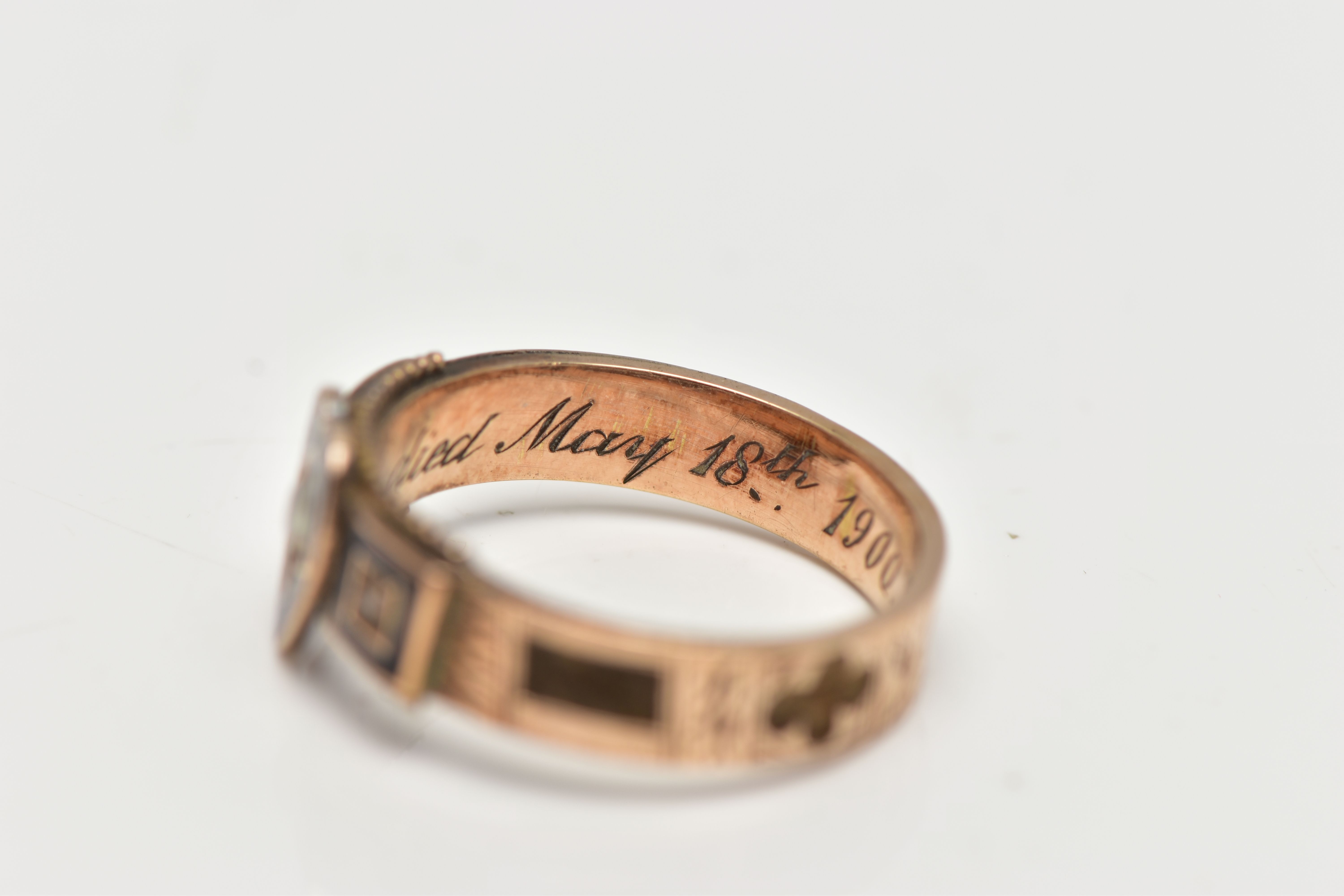 A CASED LATE VICTORIAN 9CT GOLD BLACK ENAMEL MOURNING RING, designed as a black enamel heart with - Image 5 of 9