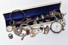 AN ASSORTMENT OF SILVER AND WHITE METAL JEWELLERY, to include a silver buckle ring, a silver cat