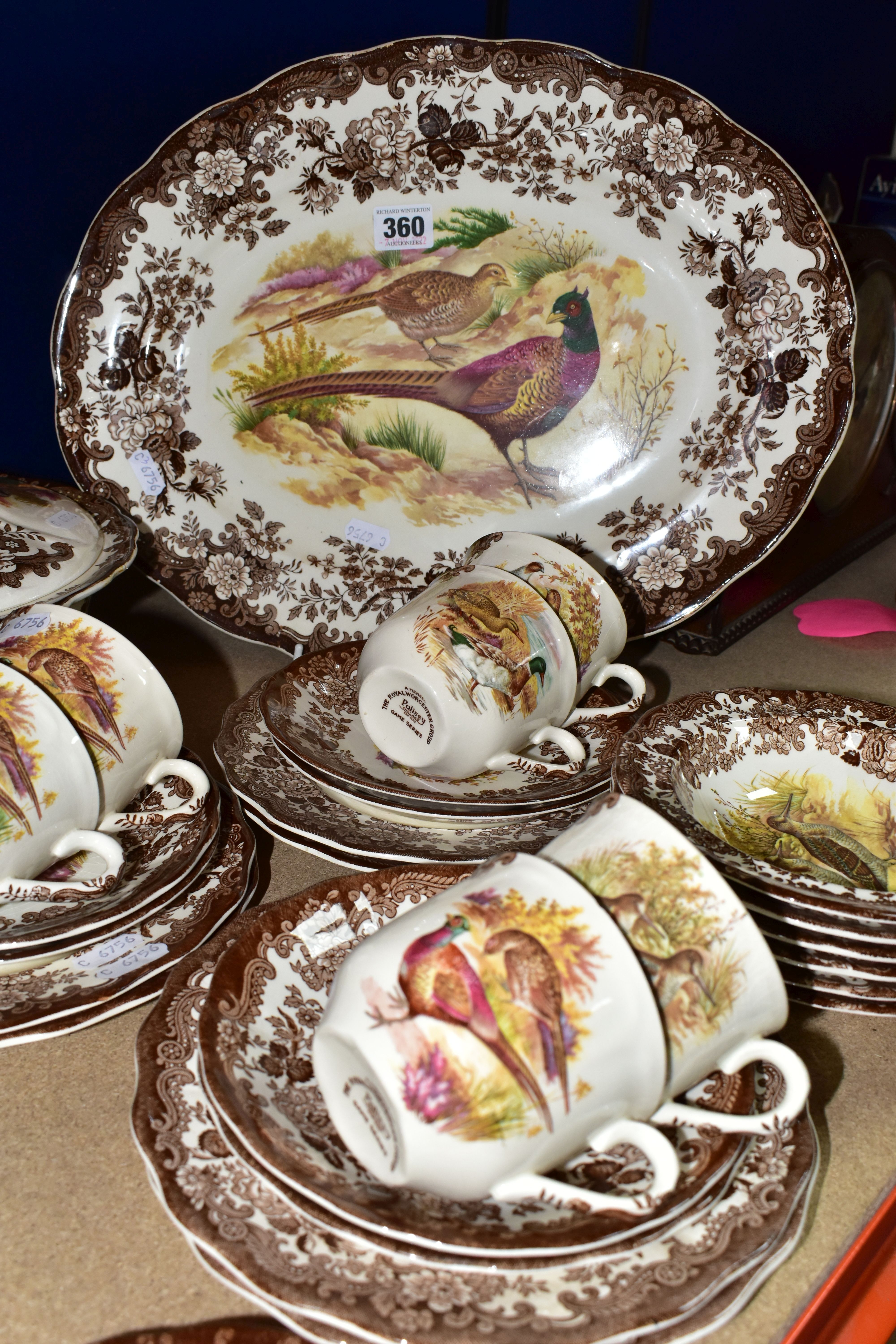 A PALISSY 'GAME SERIES' PATTERN DINNER SET, comprising a large meat plate, six salad plates, - Image 4 of 5