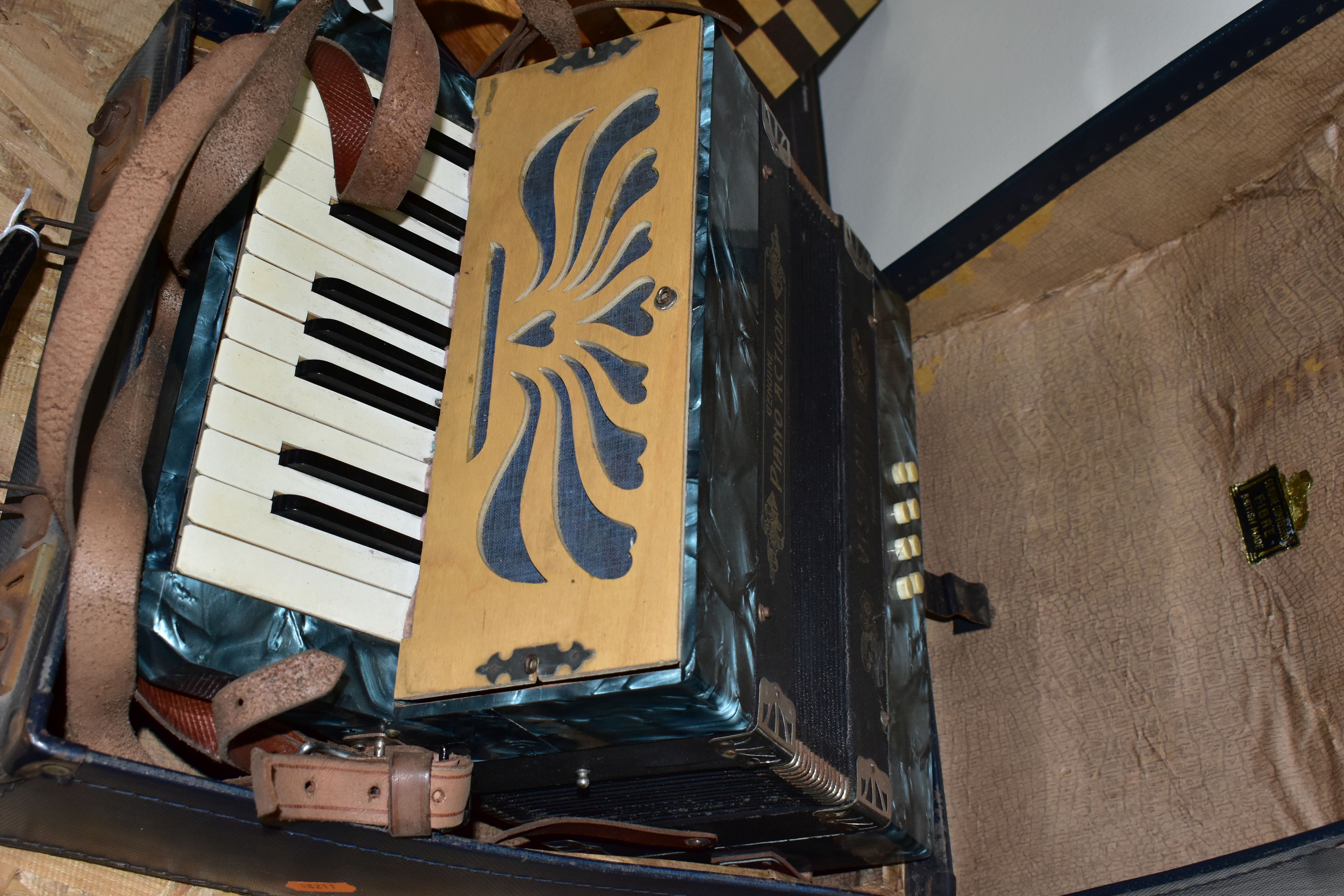 A VISSIMIO ACCORDION, with 'Piano Action' in original case (1) (Condition report: leather straps are - Image 3 of 3