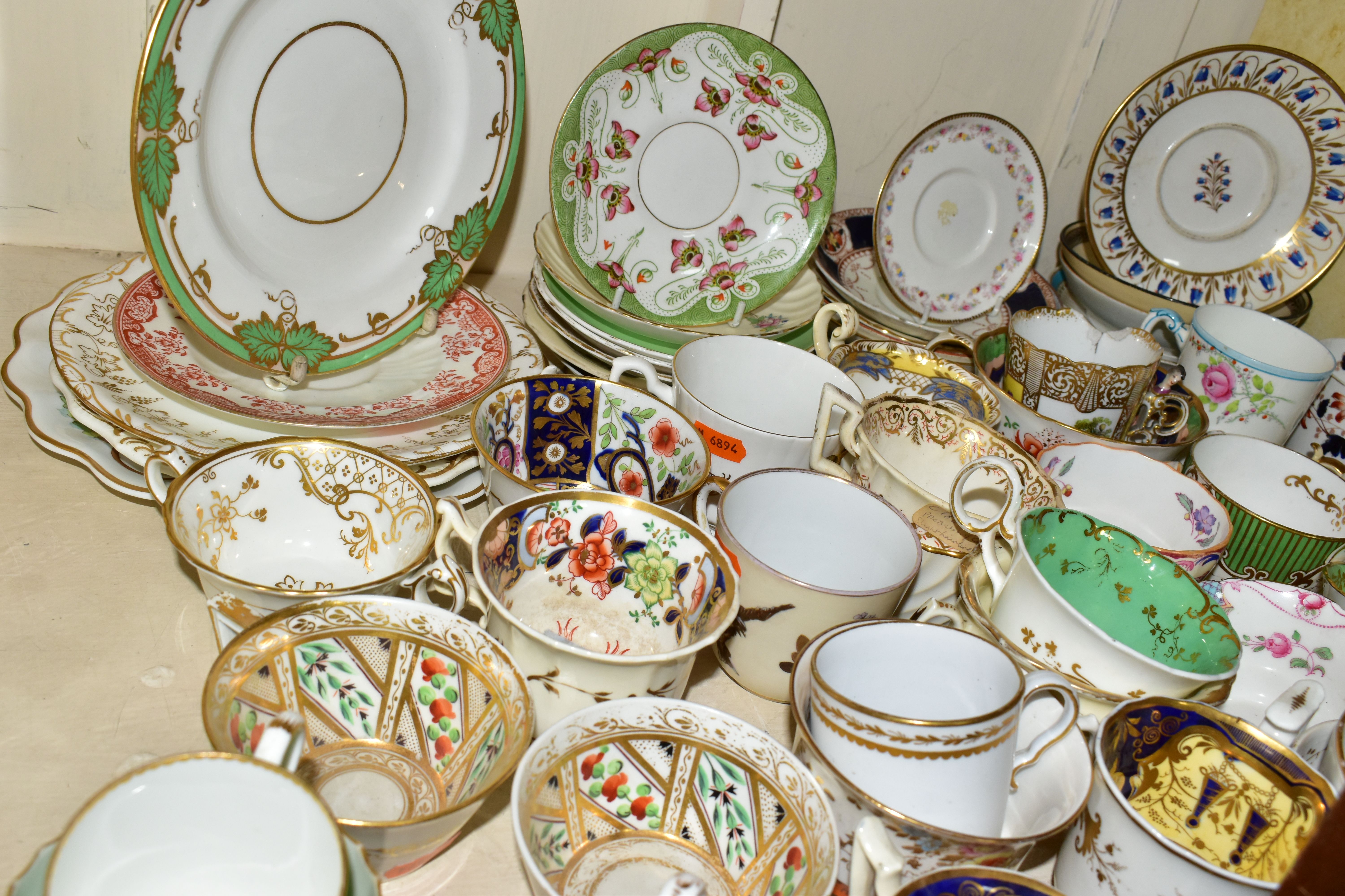 A SELECTION OF ASSORTED 19TH AND 20TH CENTURY TEA CUPS AND SAUCERS ETC, to include early Derby, - Image 4 of 13