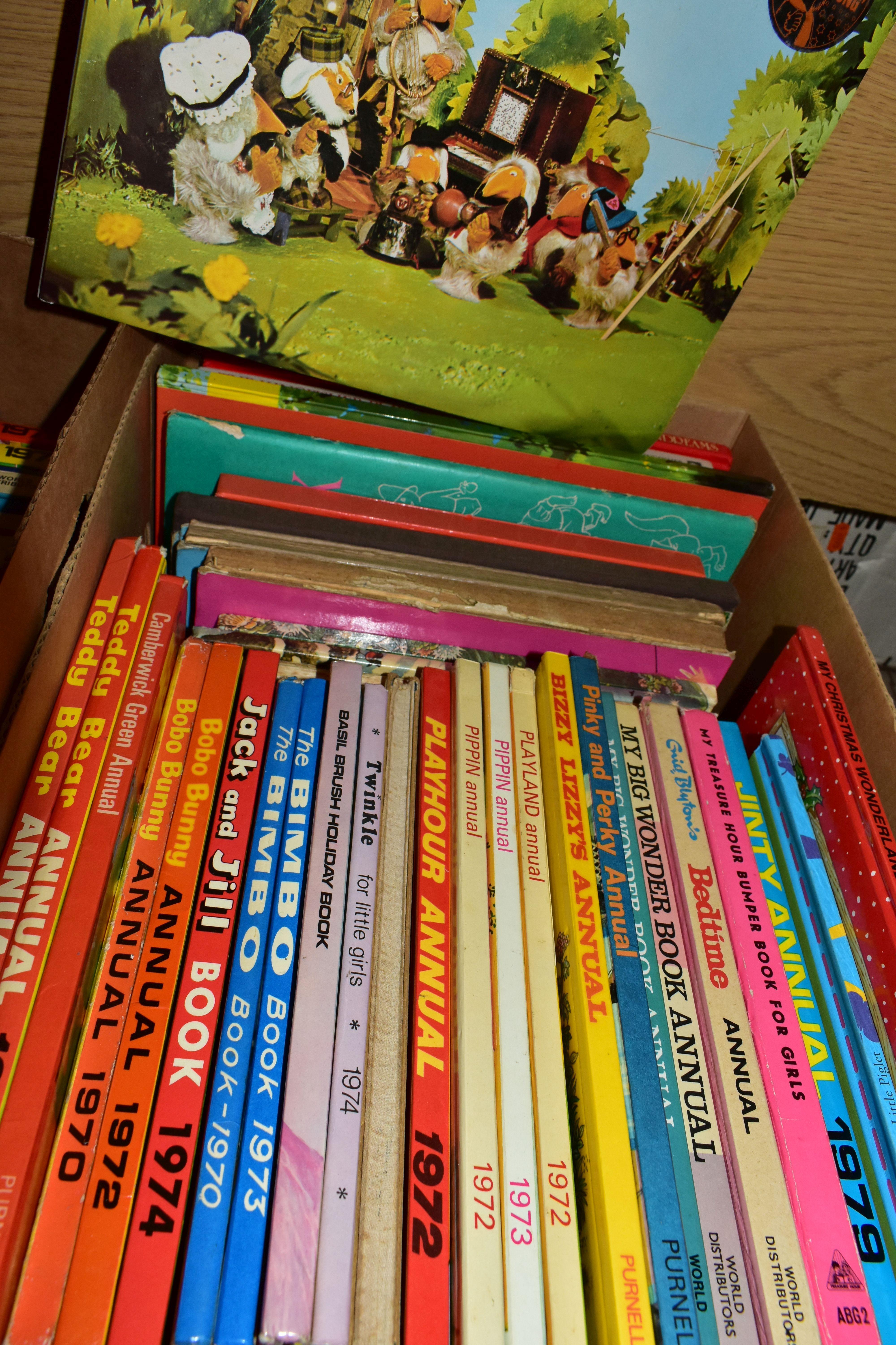 FOUR BOXES OF BOOKS, to include children's 1970's annuals, Bizzy Lizzy, Bimbo, Teddy Bear, - Image 4 of 5