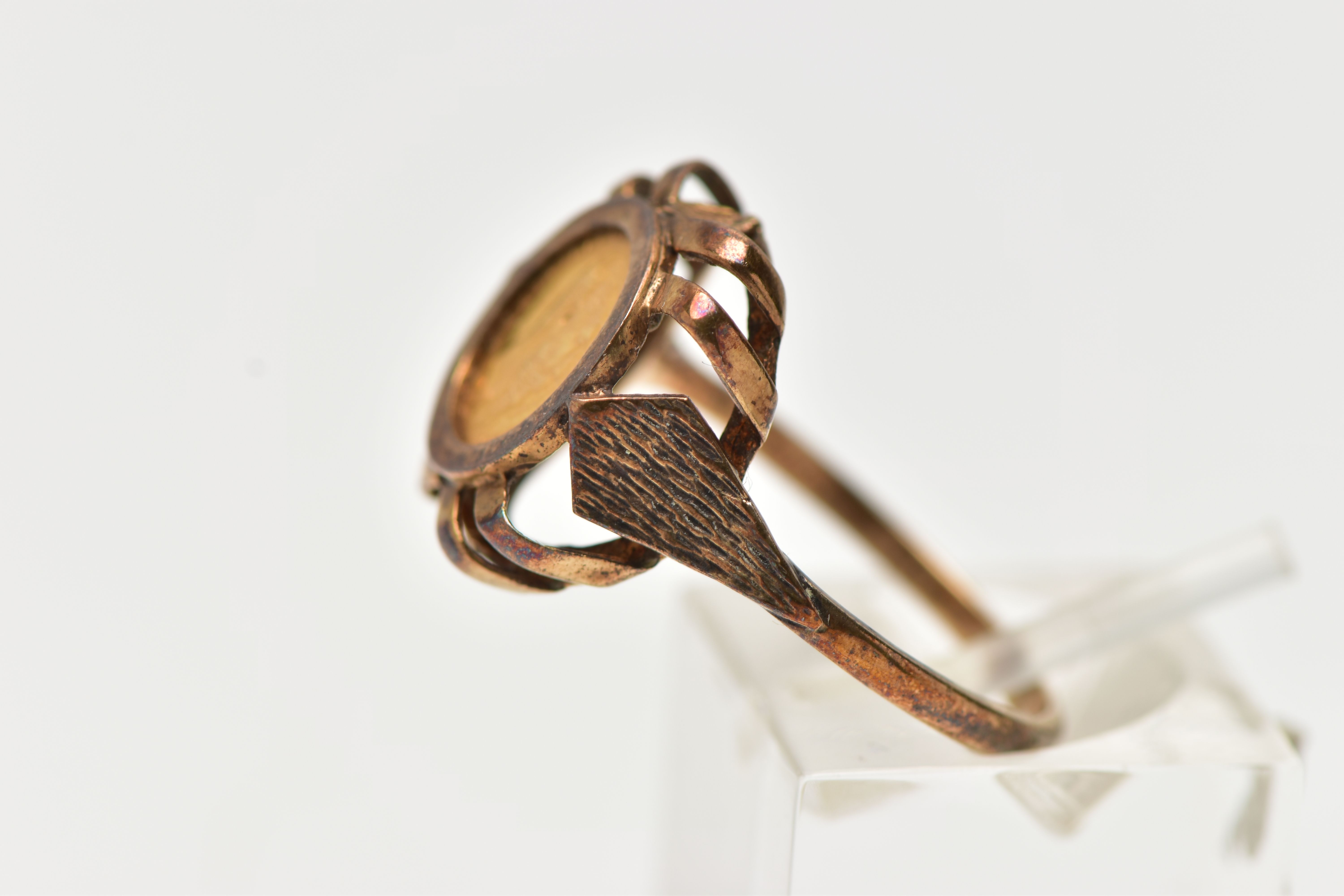 A 9CT YELLOW GOLD COIN RING WITH MEXICAN COIN, the ring set with a Mexican Maximiliano coin, dated - Image 2 of 5