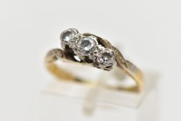 A MID 20TH CENTURY WHITE AND YELLOW METAL DIAMOND THREE STONE RING, set with graduating round