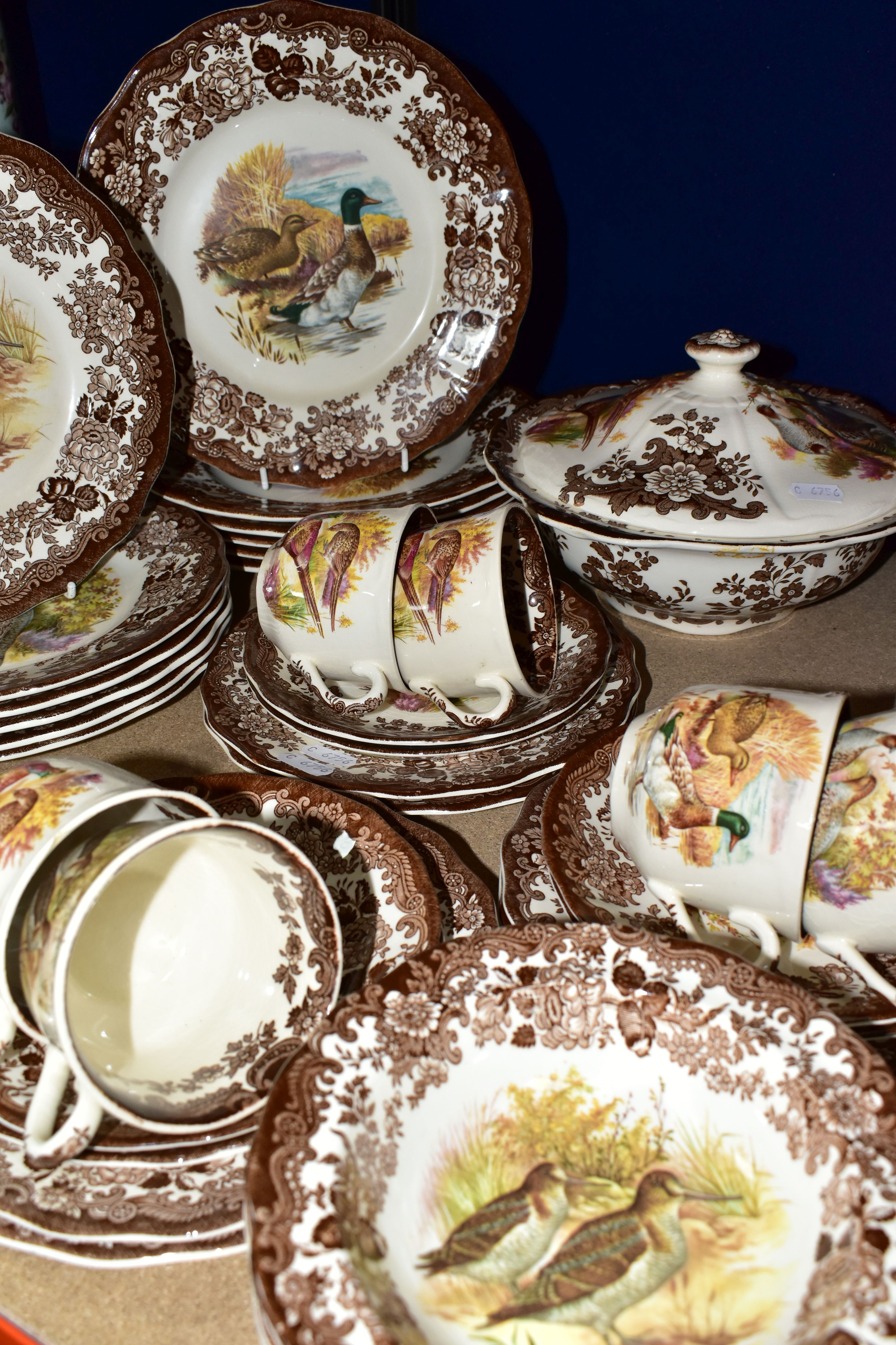 A PALISSY 'GAME SERIES' PATTERN DINNER SET, comprising a large meat plate, six salad plates, - Image 5 of 5