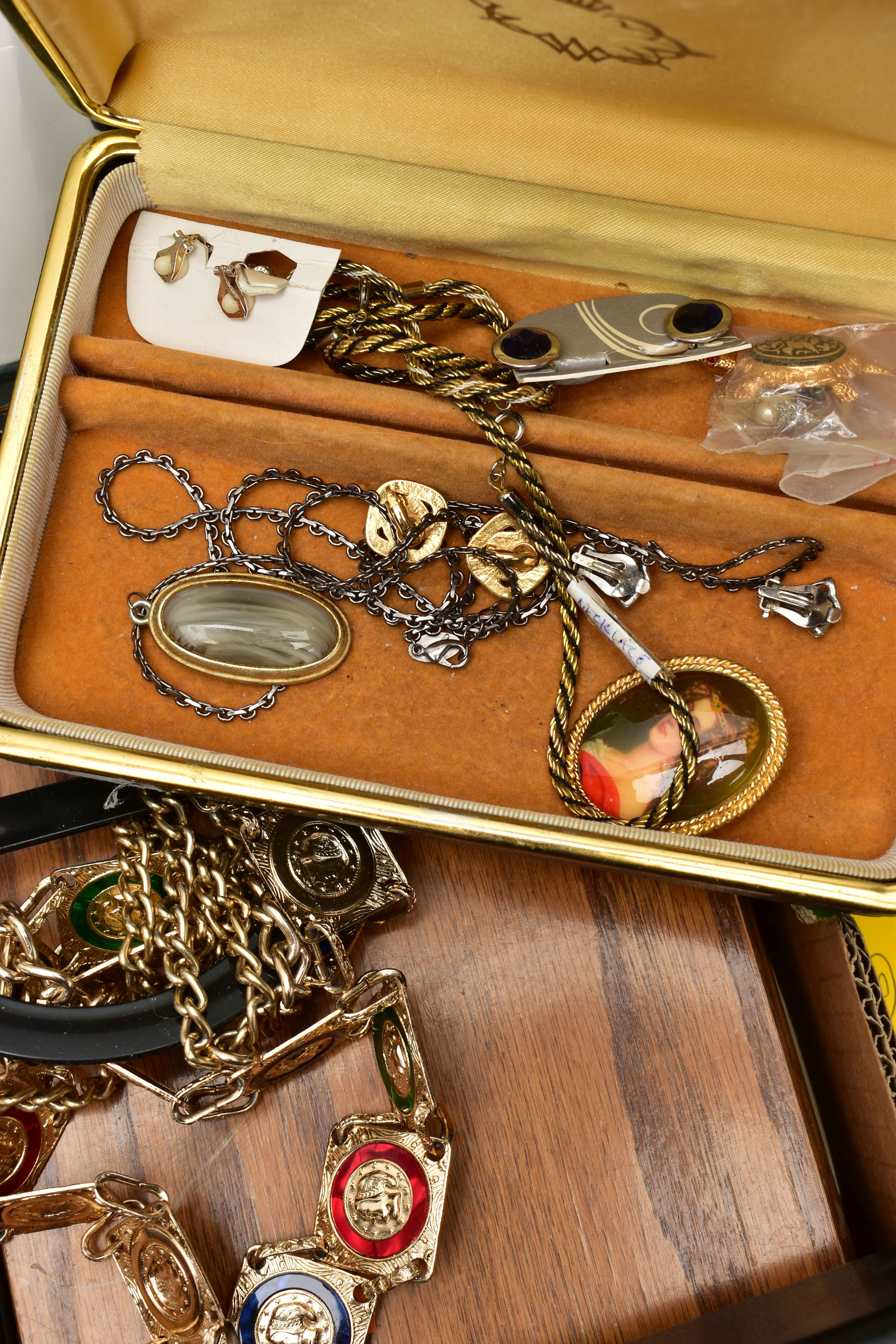 A BOX OF ASSORTED COSTUME JEWELLERY AND ITEMS, to include a boxed 'Zilon' lighter, a folding - Image 3 of 6