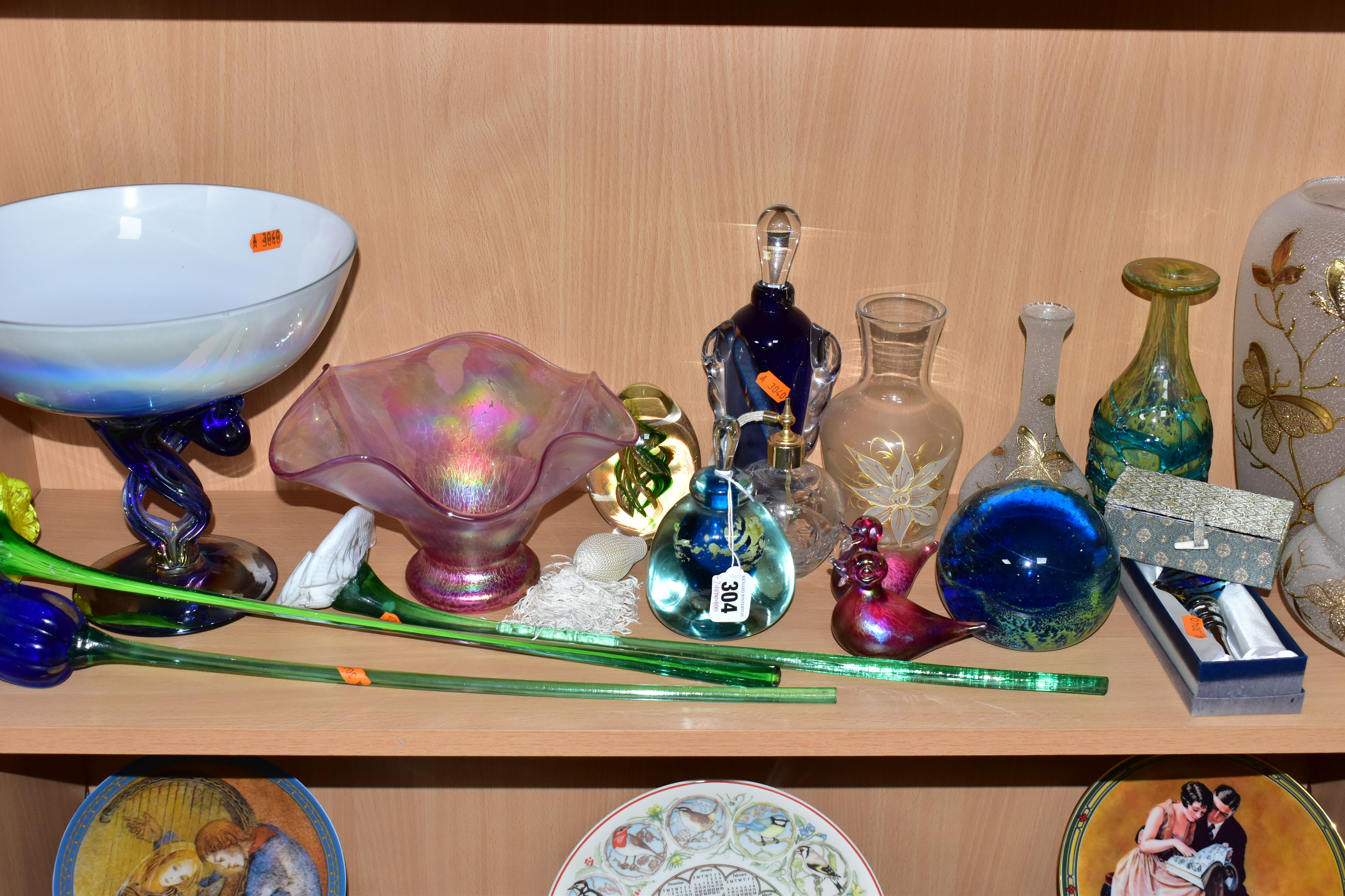 A GROUP OF COLOURED AND DECORATIVE GLASSWARES, to include a Jane Charles studio glass blue and clear