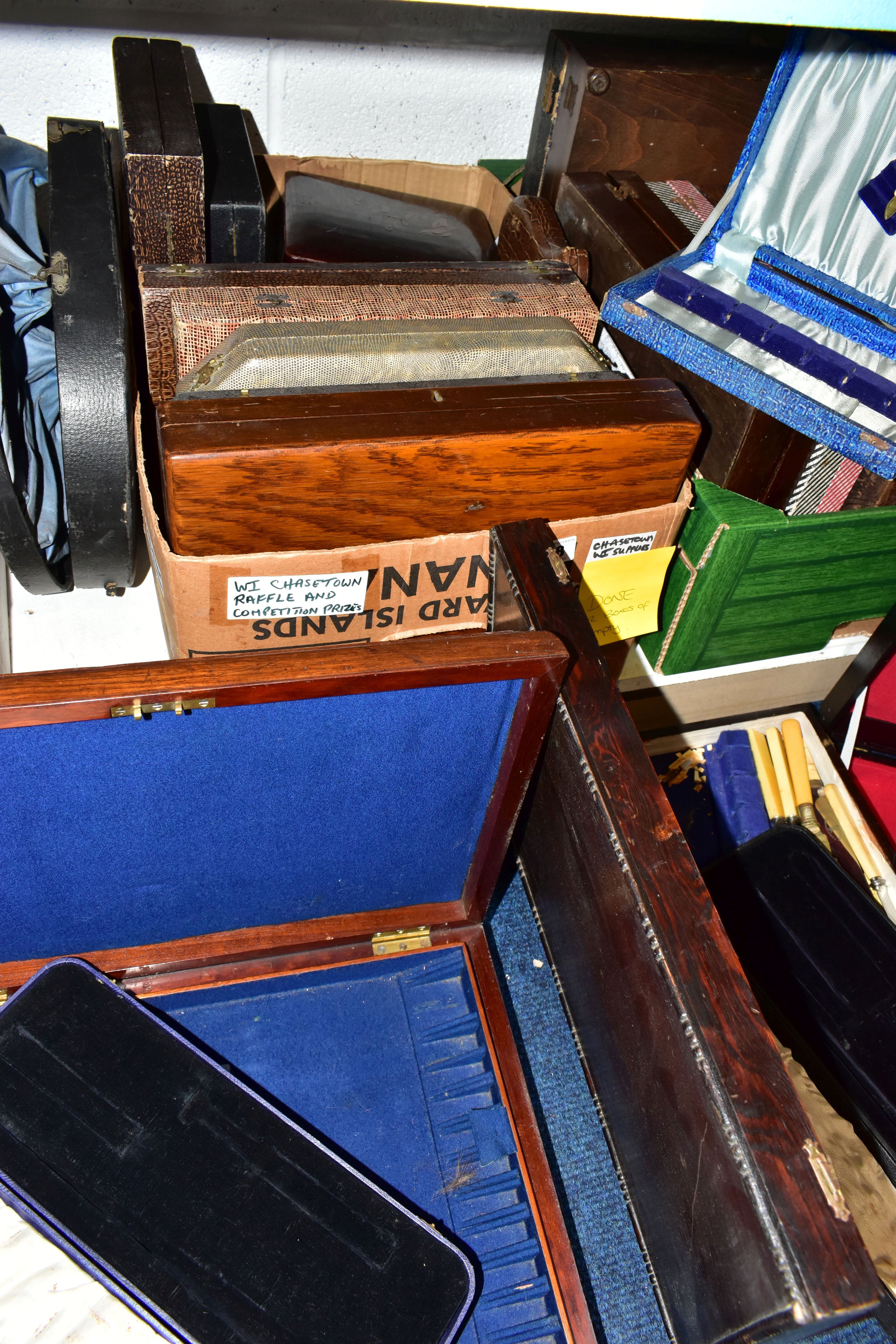 TWO BOXES OF EMPTY BOXES, to include empty wooden canteens, cutlery boxes, jewellery boxes, etc - Image 3 of 3