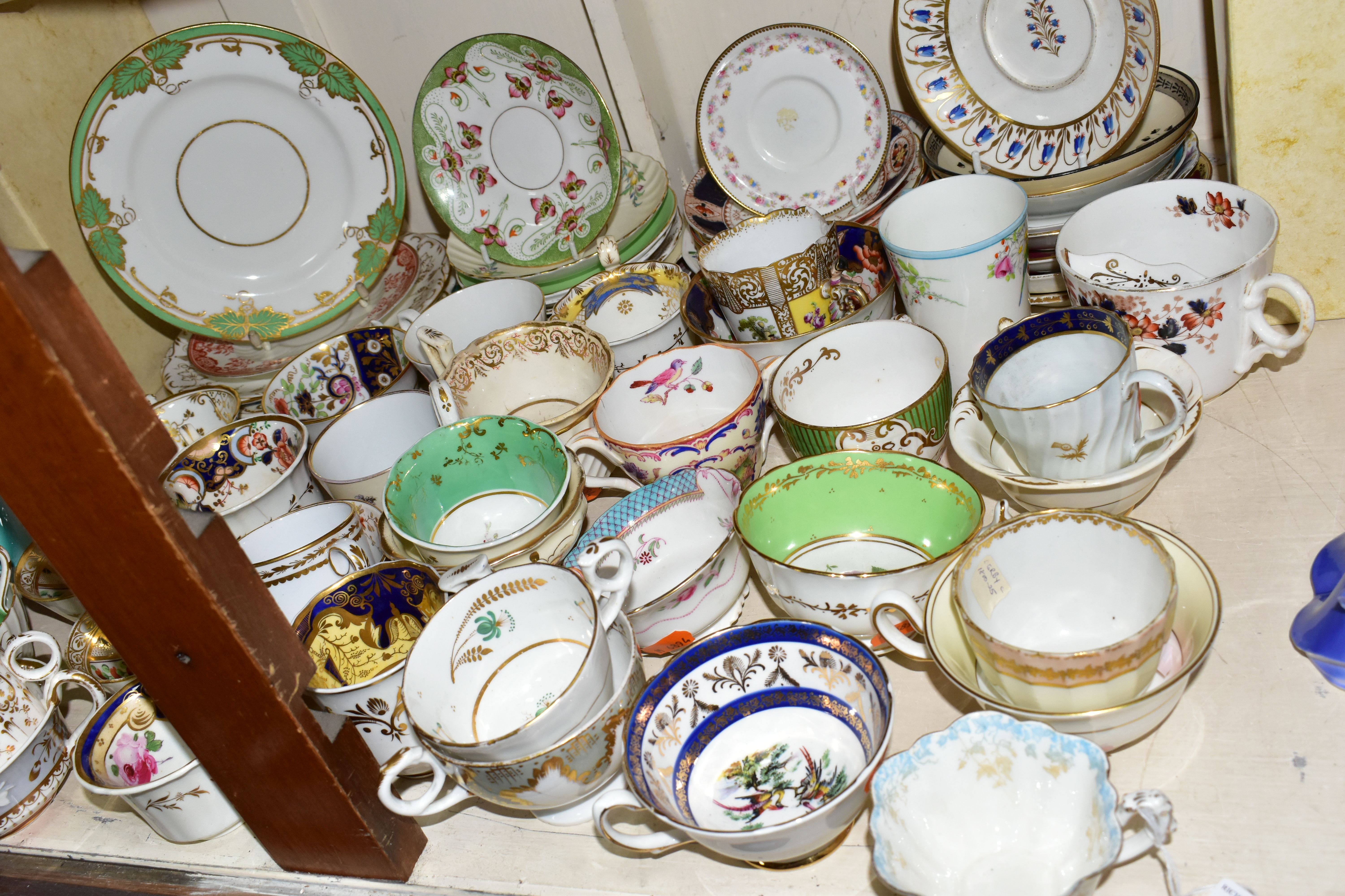 A SELECTION OF ASSORTED 19TH AND 20TH CENTURY TEA CUPS AND SAUCERS ETC, to include early Derby,